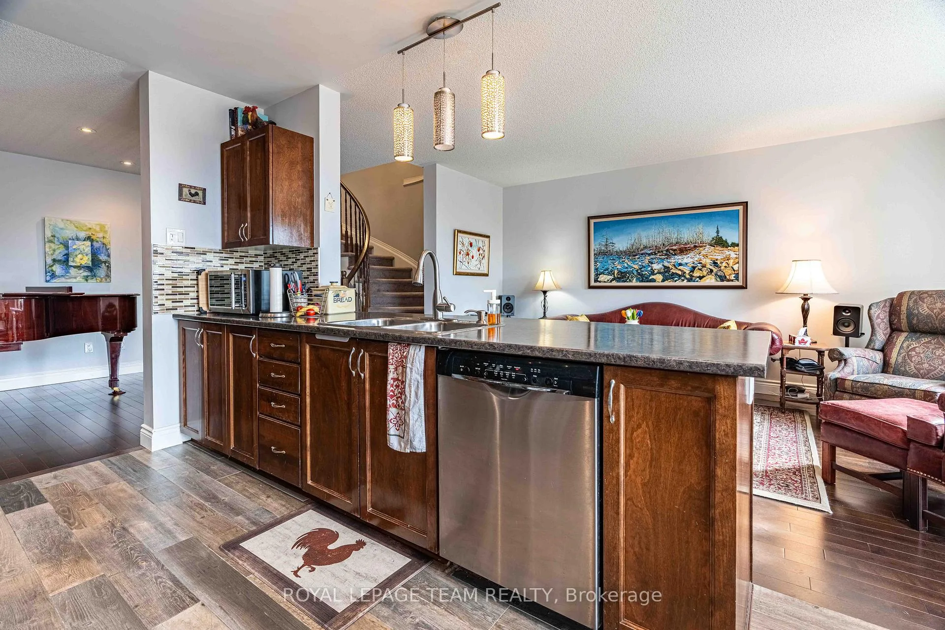 Photo 5 of 640 Pepperville Crescent, Ottawa, Kanata - Emerald Meadows/Trailwest — HOMEH