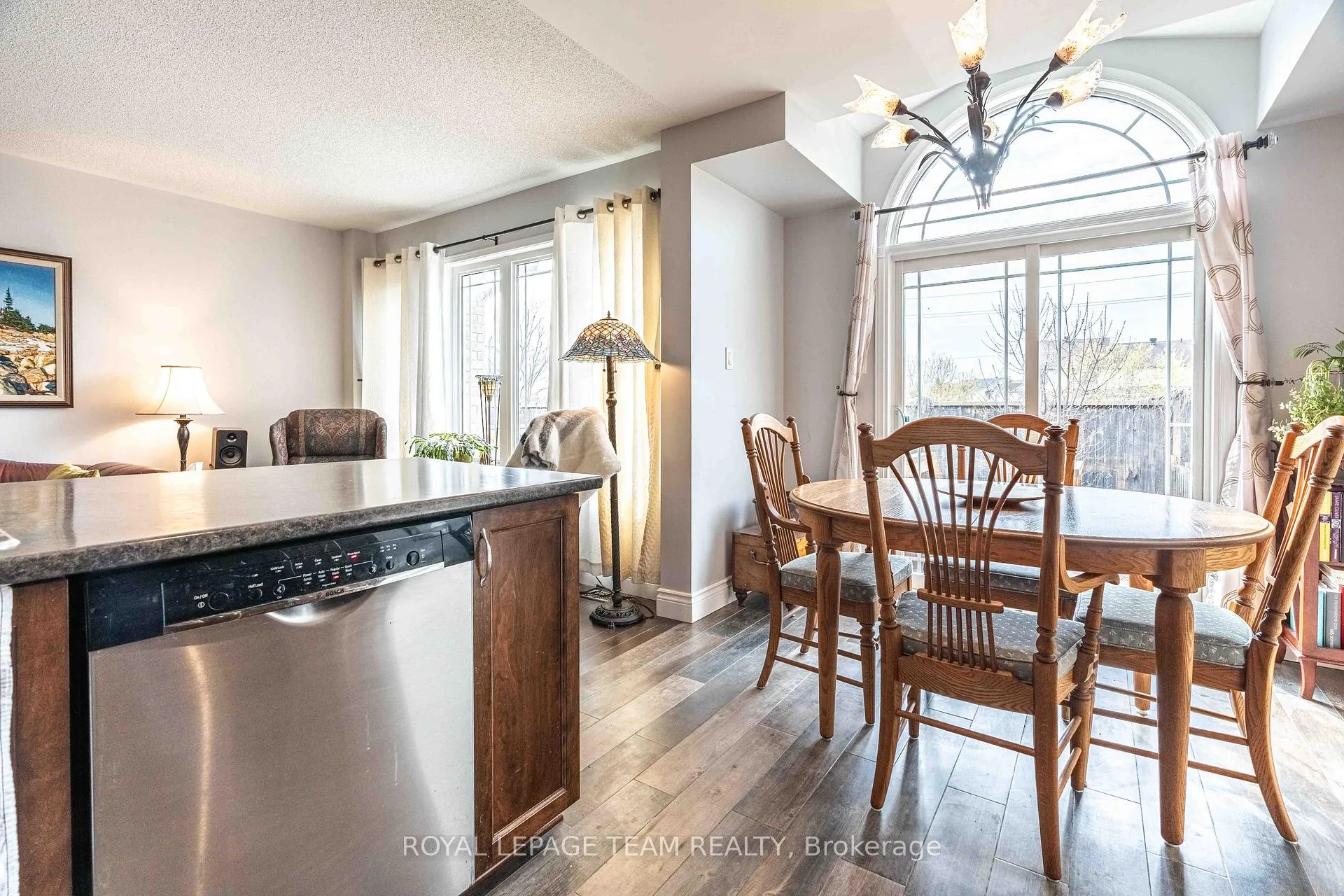 Photo 6 of 640 Pepperville Crescent, Ottawa, Kanata - Emerald Meadows/Trailwest — HOMEH