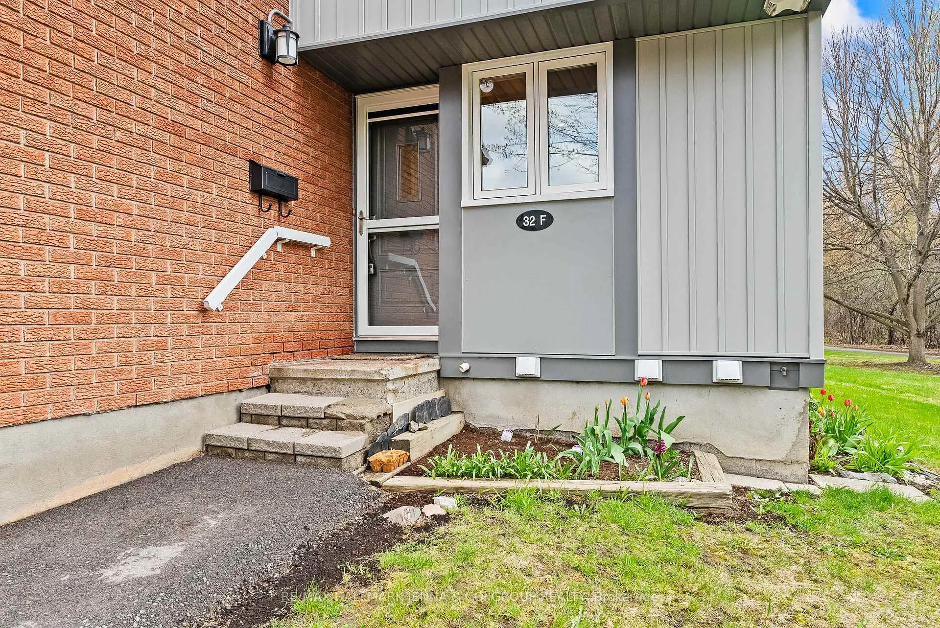 Photo 2 of Unit 49, 32 F Benlea Drive, Ottawa, Tanglewood — HOMEH
