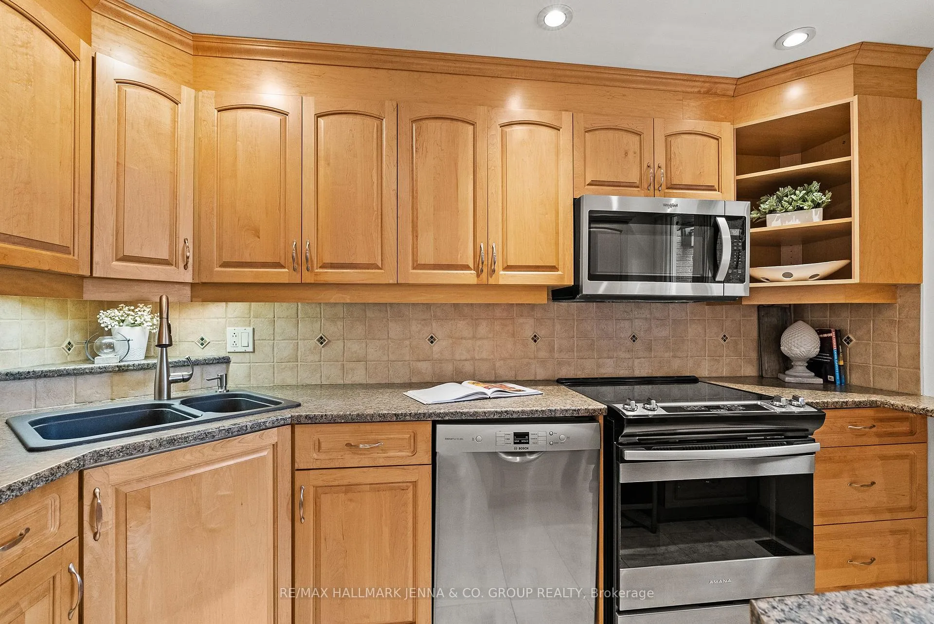 Photo 6 of Unit 49, 32 F Benlea Drive, Ottawa, Tanglewood — HOMEH