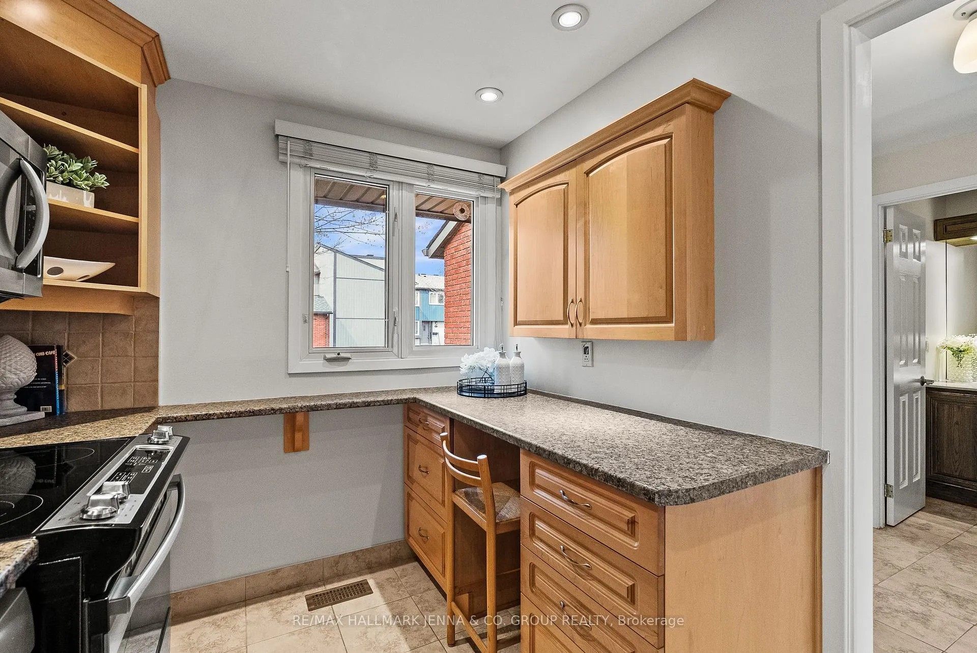 Photo 7 of Unit 49, 32 F Benlea Drive, Ottawa, Tanglewood — HOMEH