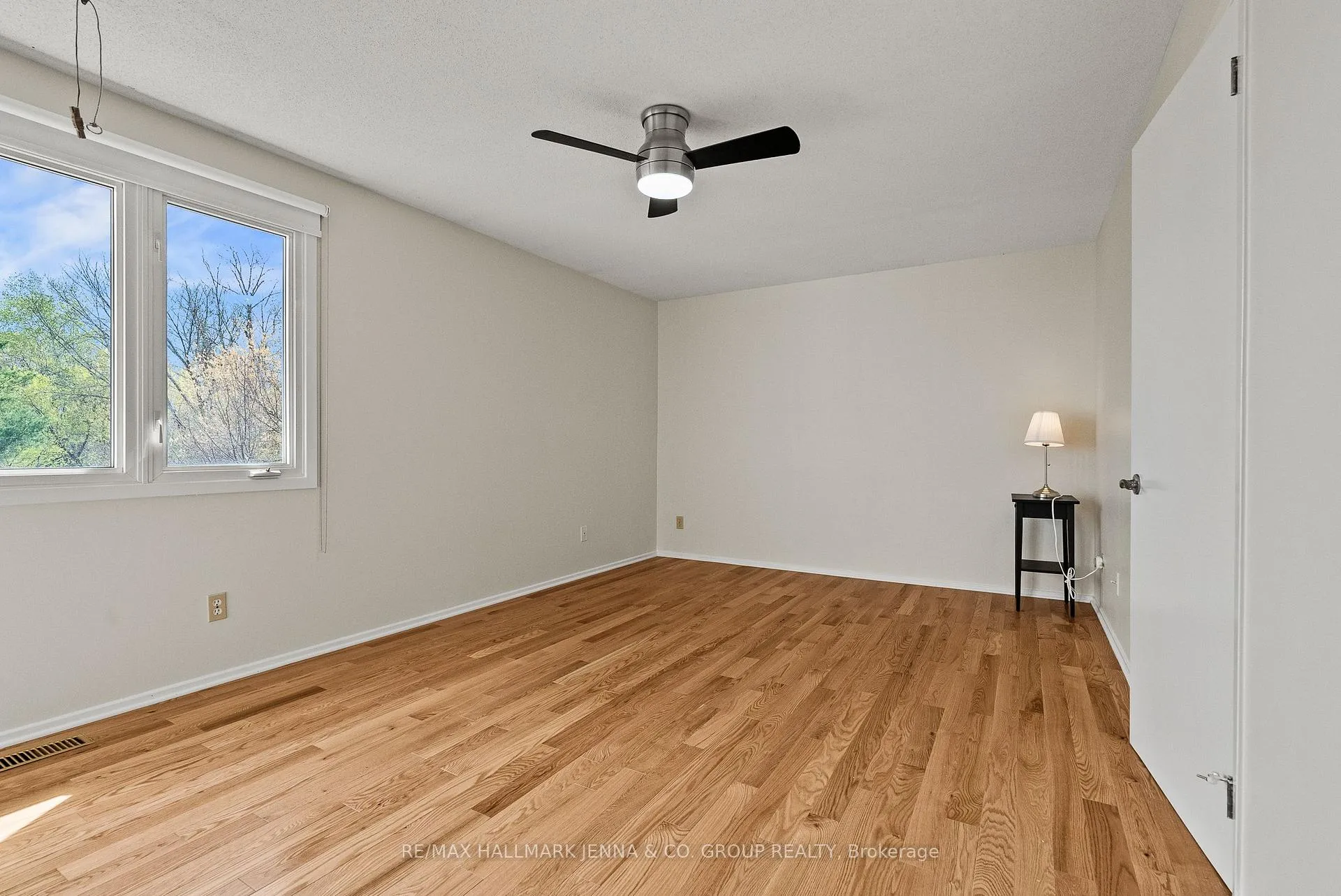 Photo 19 of Unit 49, 32 F Benlea Drive, Ottawa, Tanglewood — HOMEH