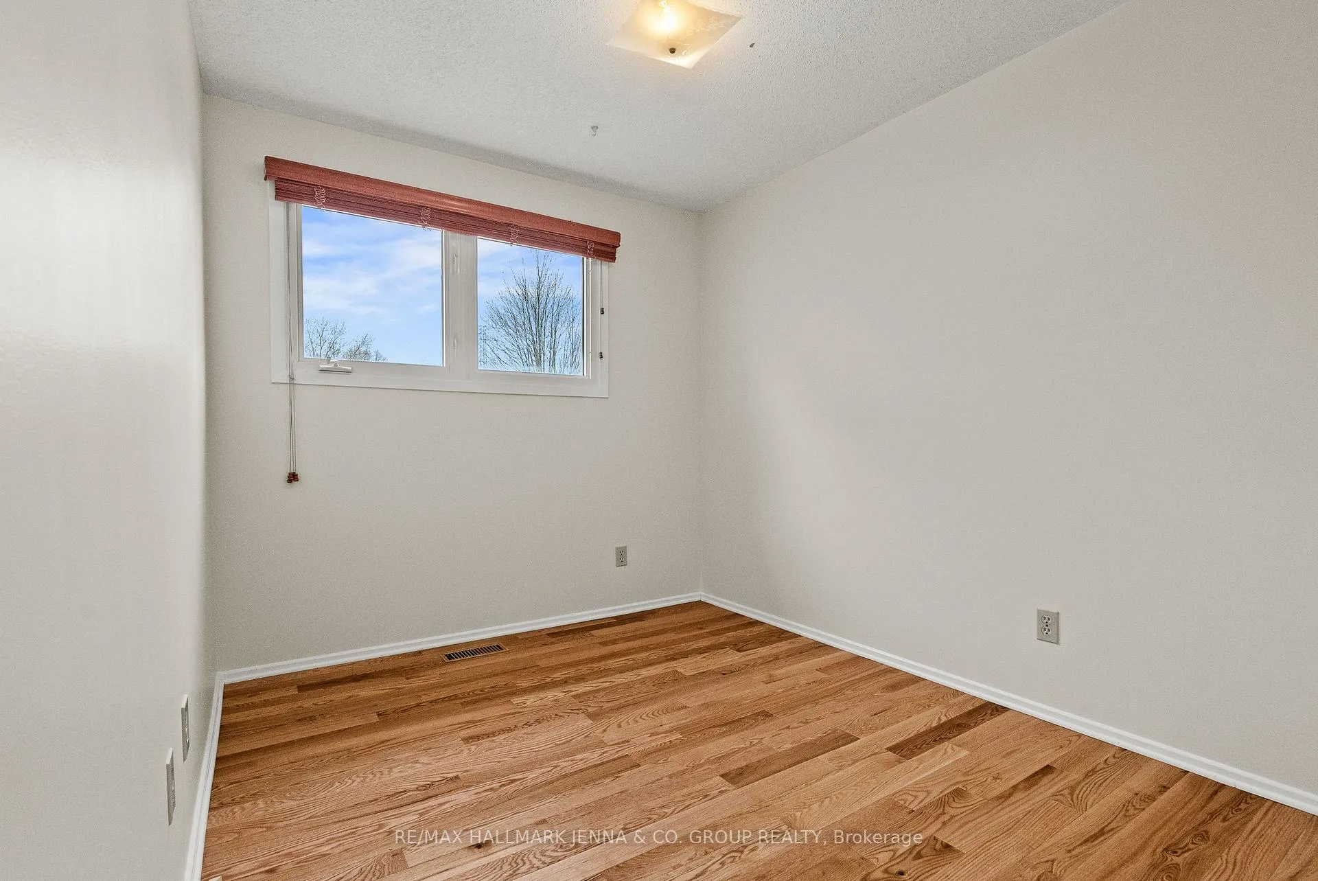 Photo 21 of Unit 49, 32 F Benlea Drive, Ottawa, Tanglewood — HOMEH