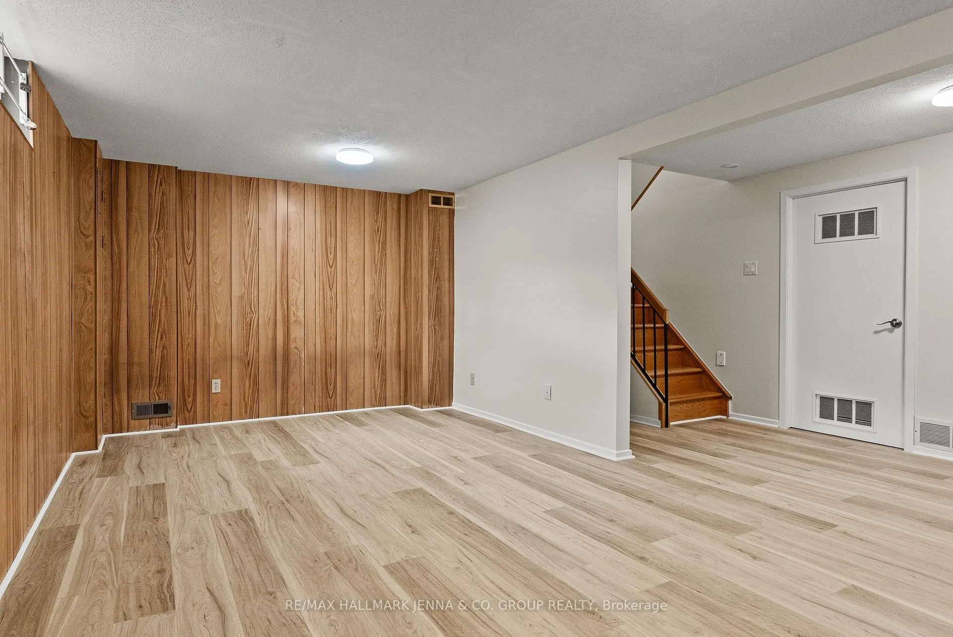 Photo 25 of Unit 49, 32 F Benlea Drive, Ottawa, Tanglewood — HOMEH