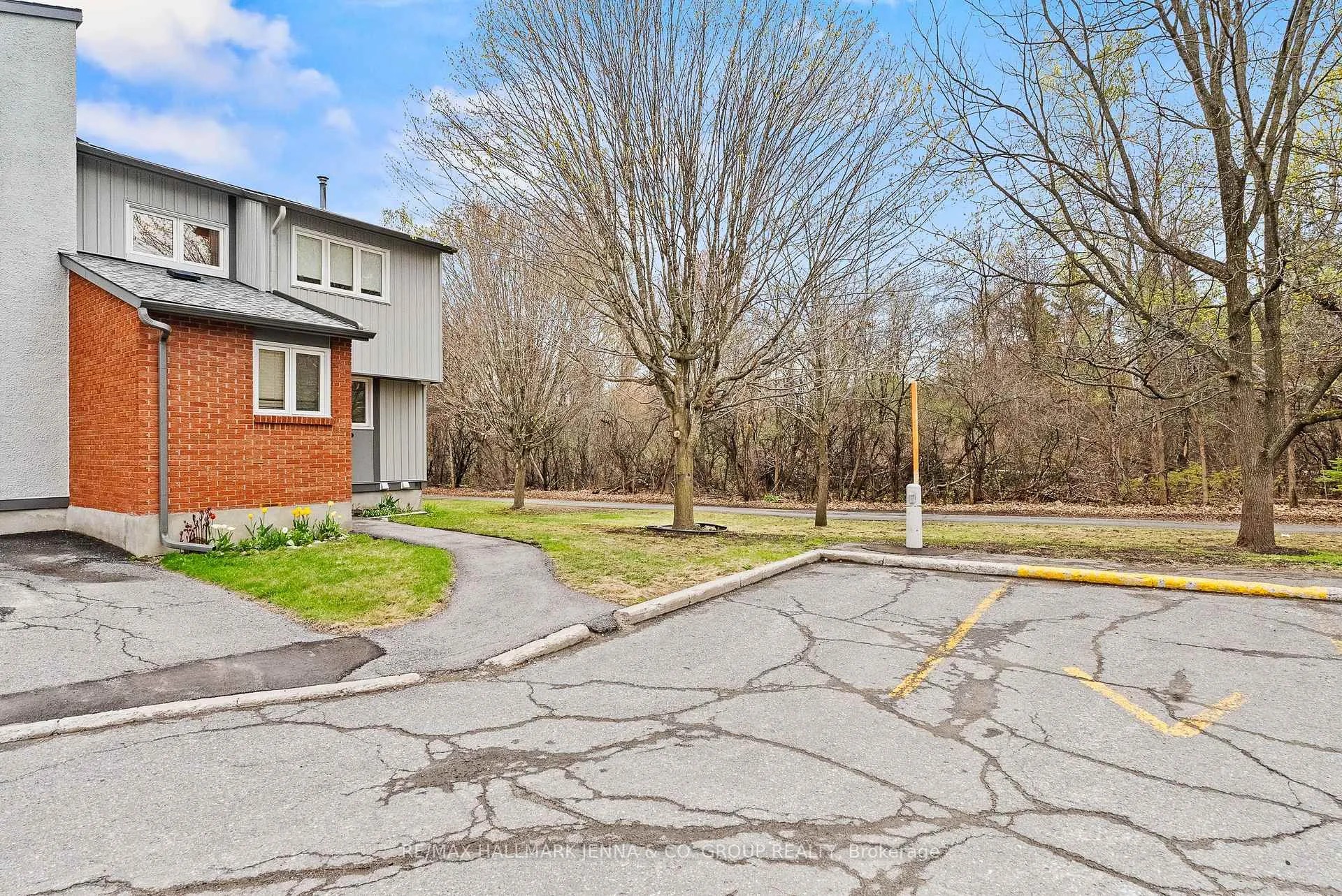 Photo 28 of Unit 49, 32 F Benlea Drive, Ottawa, Tanglewood — HOMEH