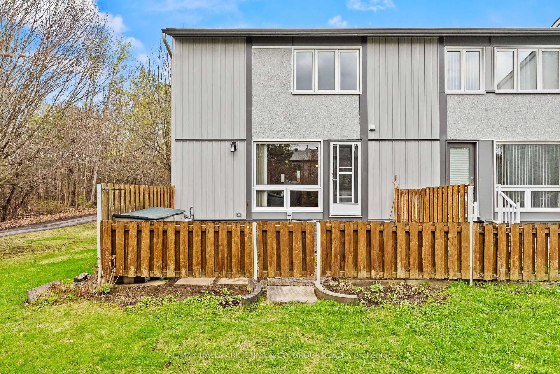 Photo 30 of Unit 49, 32 F Benlea Drive, Ottawa, Tanglewood — HOMEH