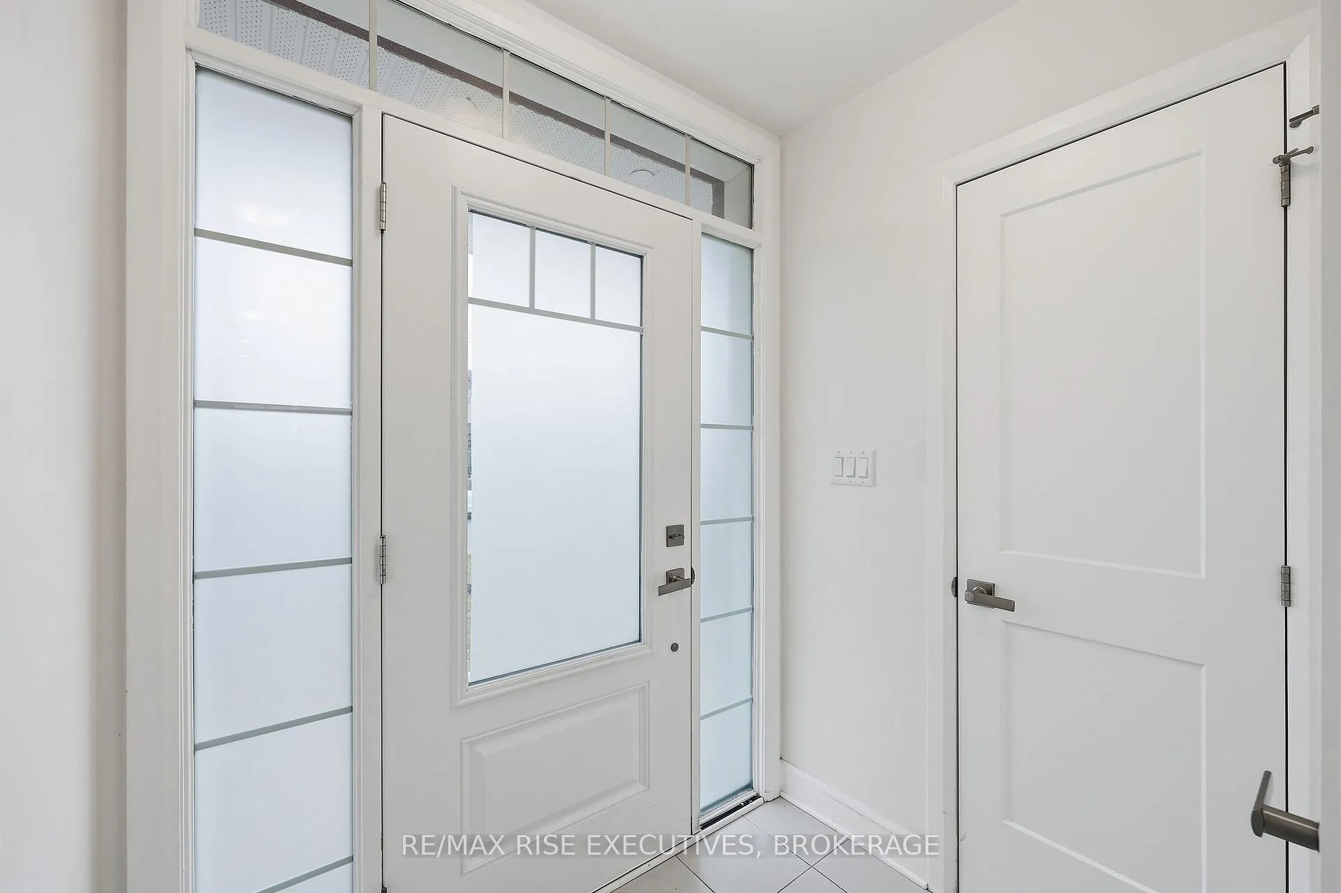Photo 3 of 1406 Tulip Drive, Kingston, City Northwest — HOMEH