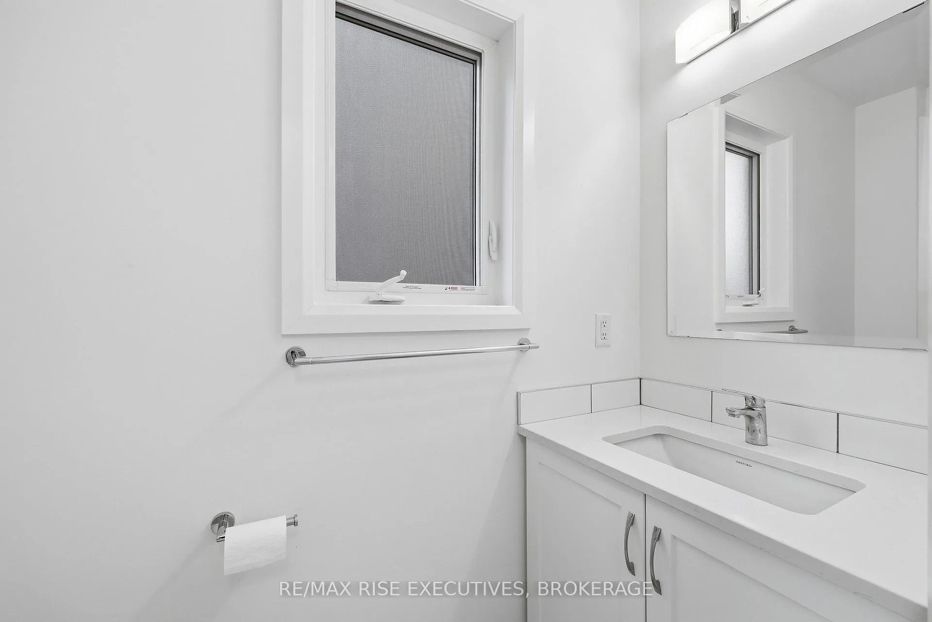Photo 4 of 1406 Tulip Drive, Kingston, City Northwest — HOMEH