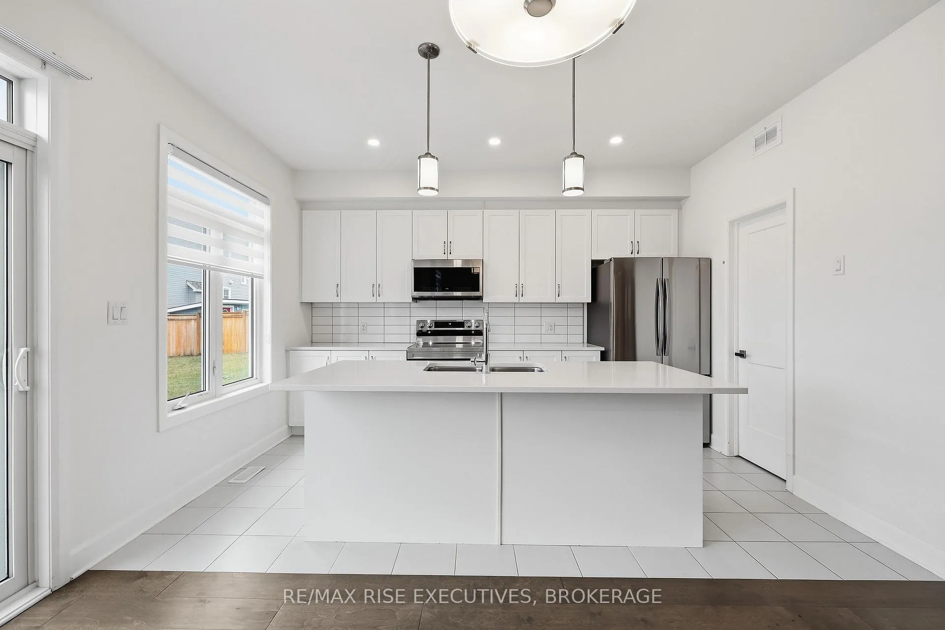 Photo 10 of 1406 Tulip Drive, Kingston, City Northwest — HOMEH