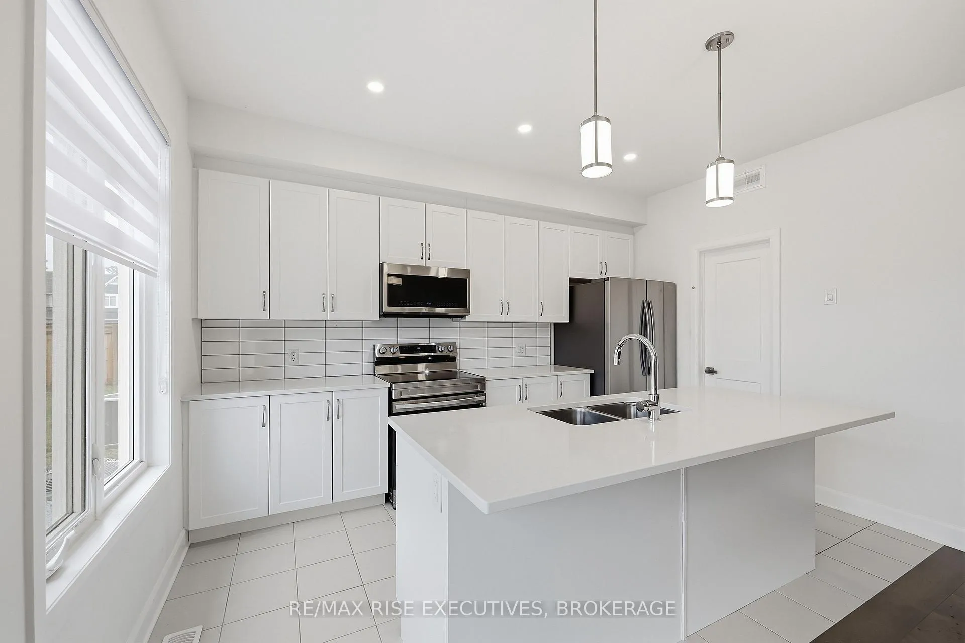 Photo 11 of 1406 Tulip Drive, Kingston, City Northwest — HOMEH