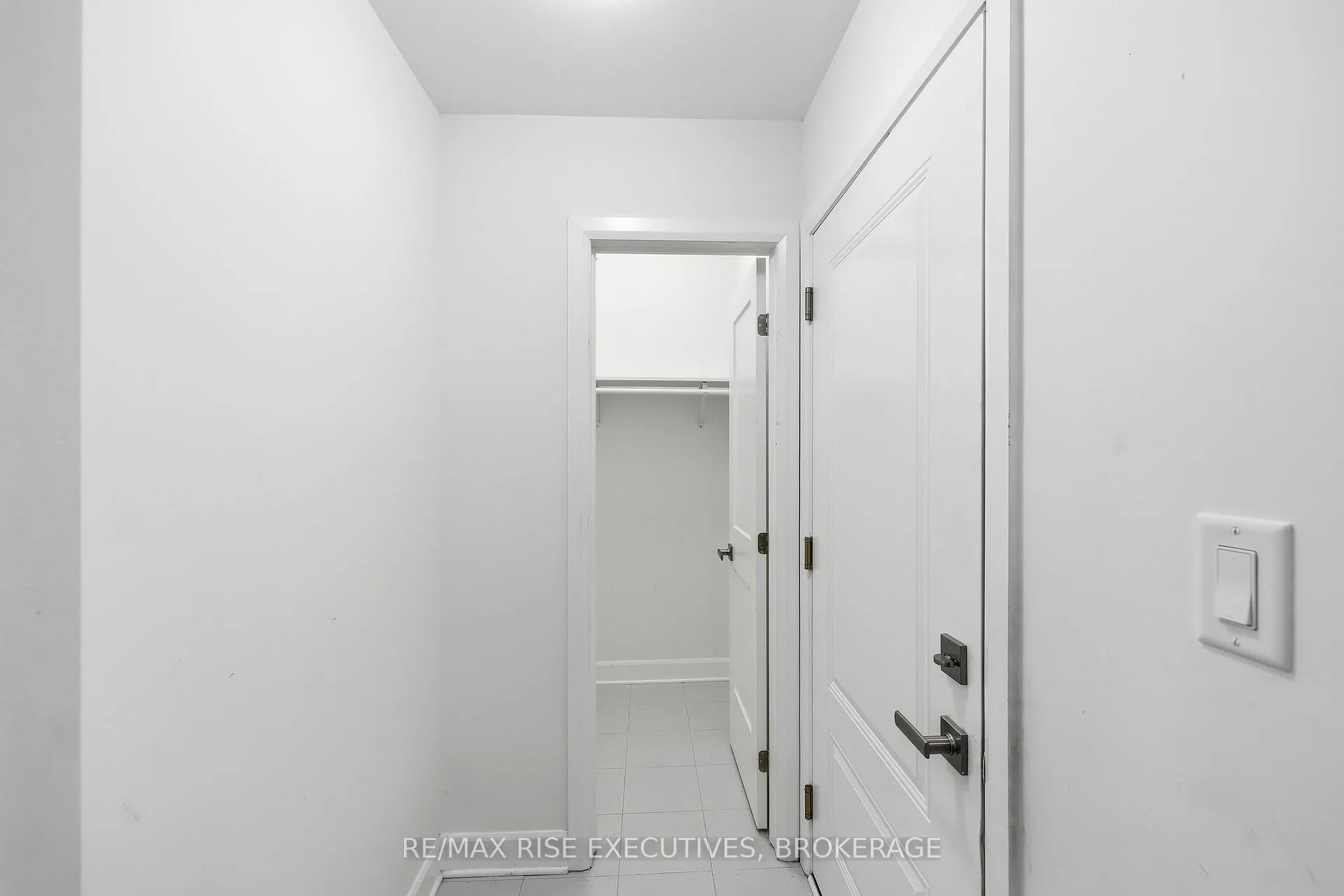 Photo 17 of 1406 Tulip Drive, Kingston, City Northwest — HOMEH