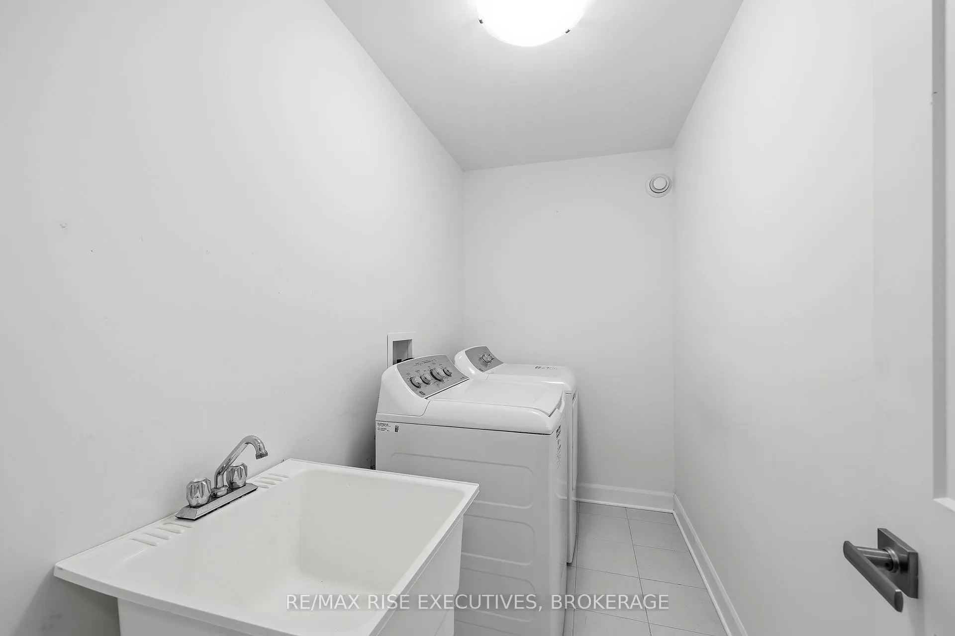 Photo 30 of 1406 Tulip Drive, Kingston, City Northwest — HOMEH