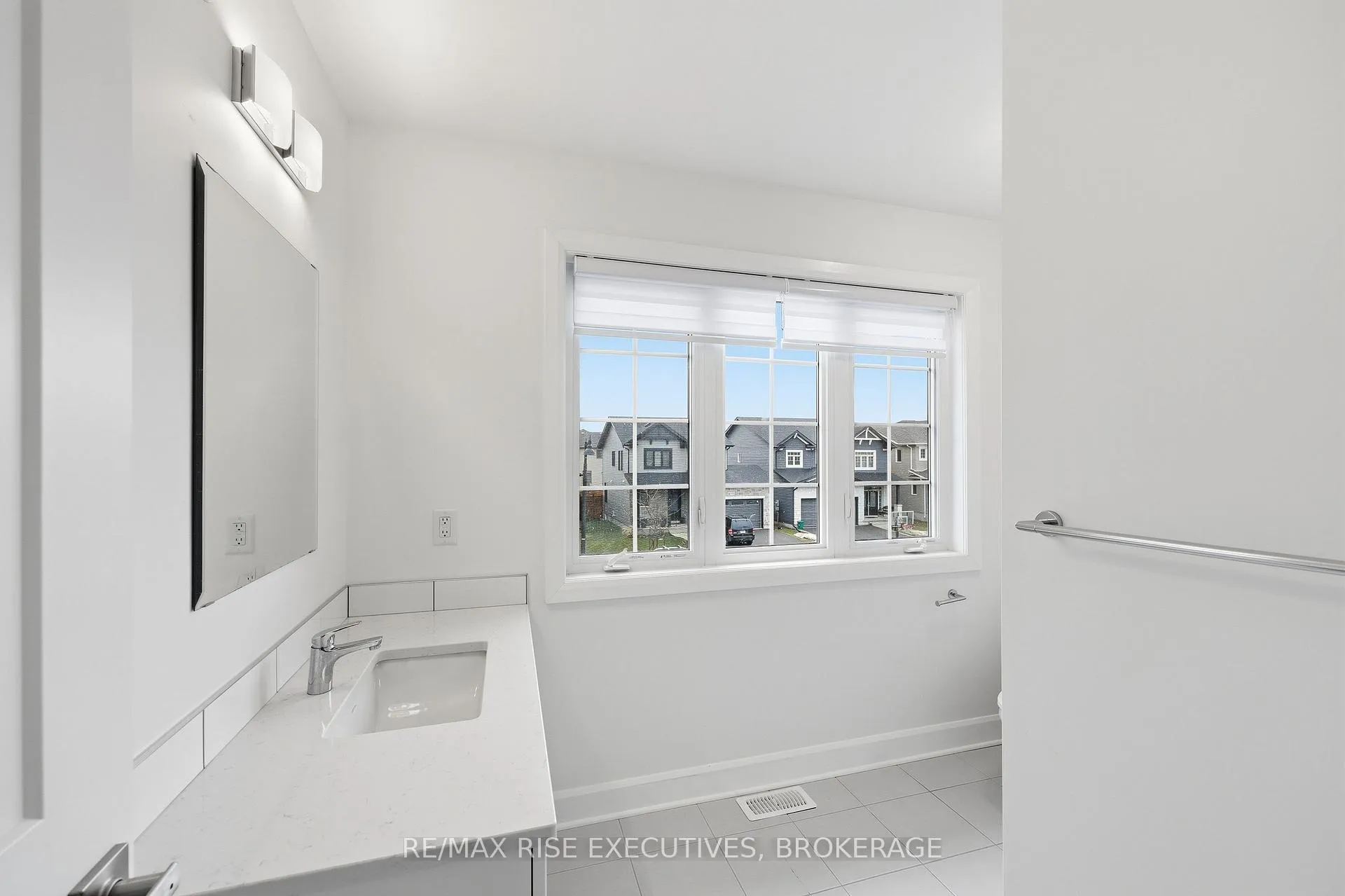 Photo 33 of 1406 Tulip Drive, Kingston, City Northwest — HOMEH