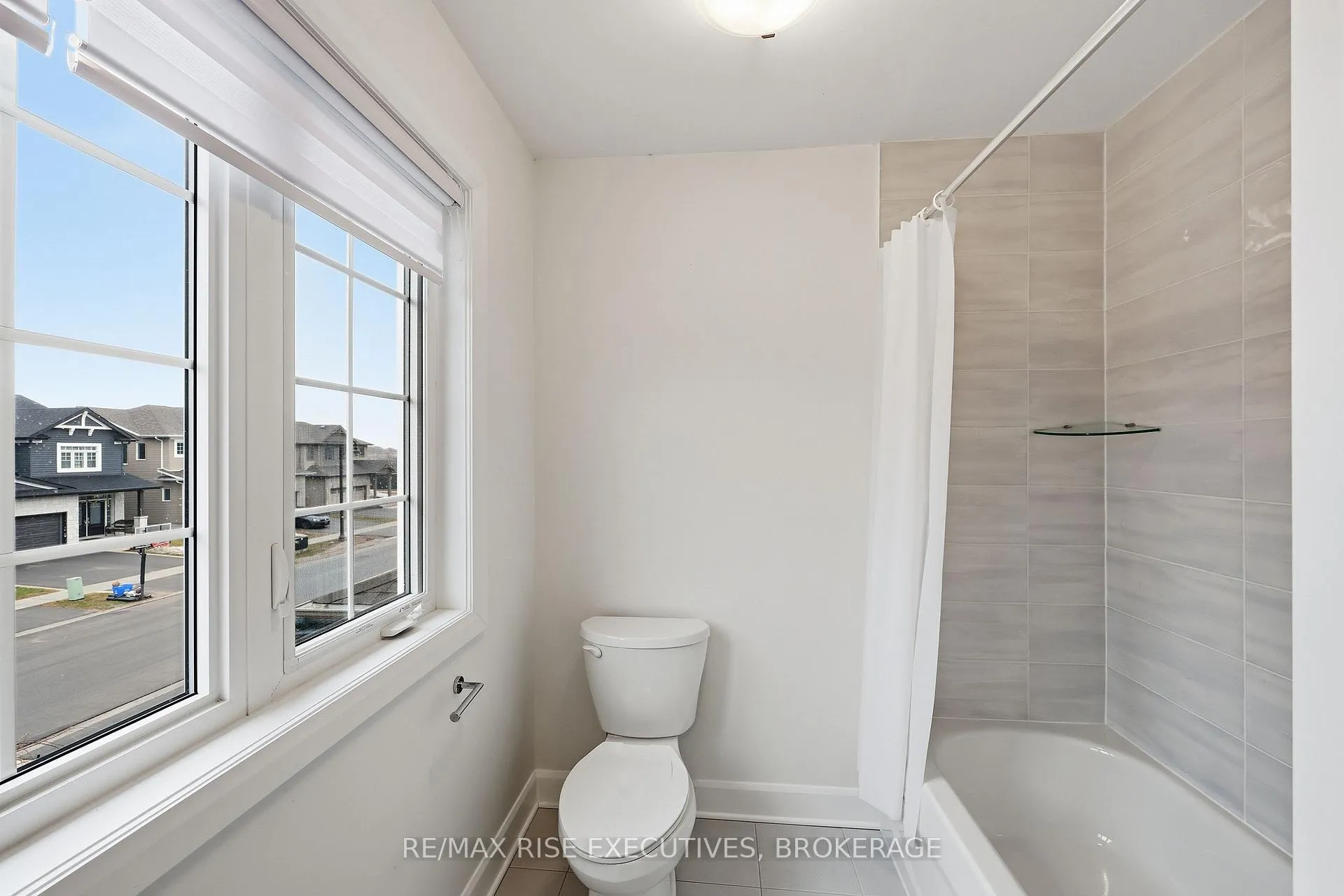 Photo 34 of 1406 Tulip Drive, Kingston, City Northwest — HOMEH