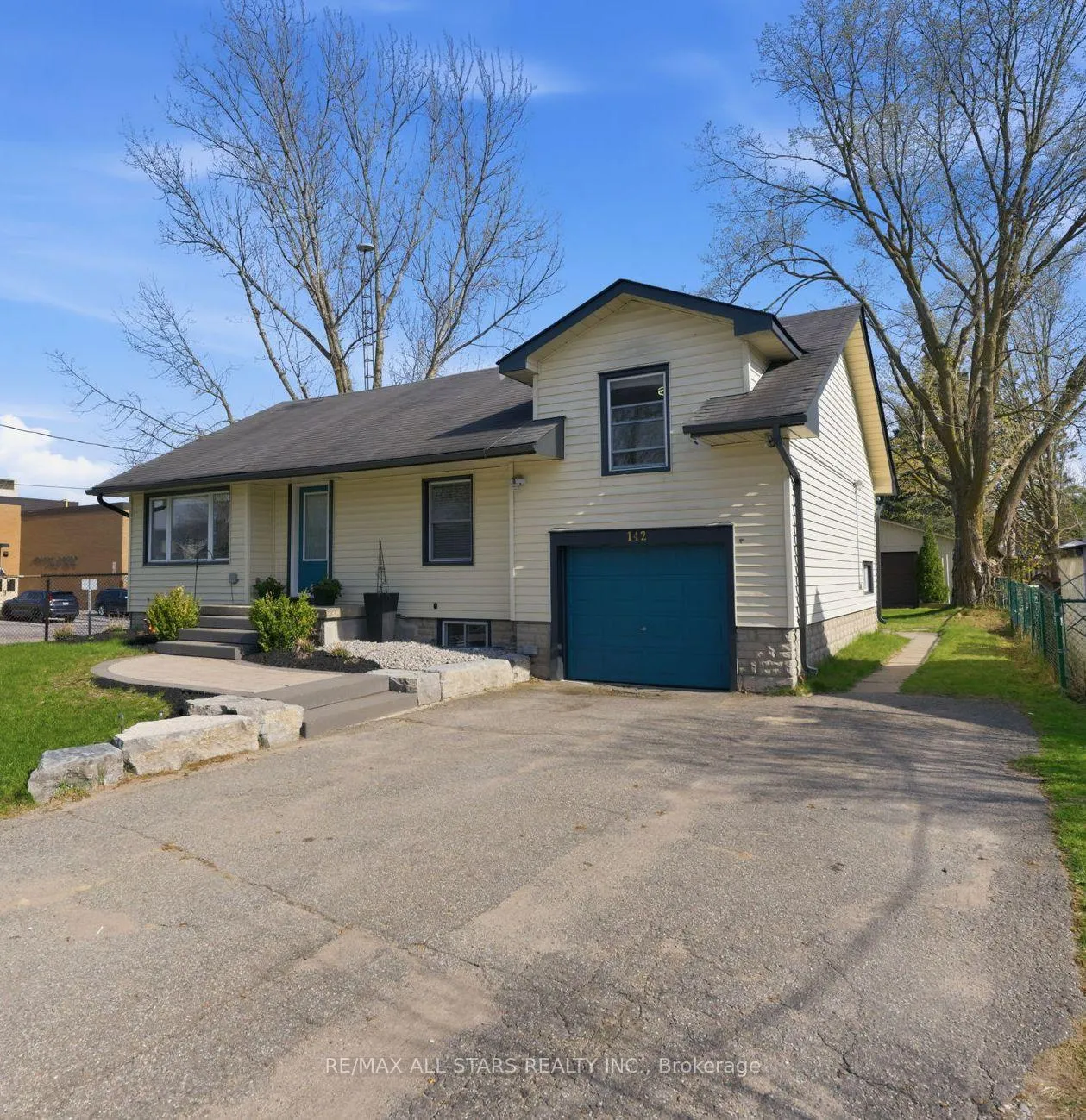 Photo 2 of 142 Planks Lane, Uxbridge — HOMEH