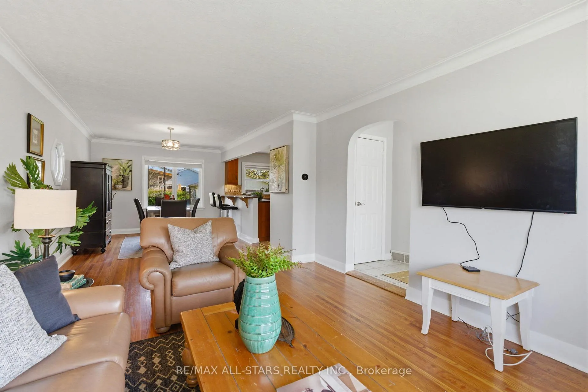 Photo 4 of 142 Planks Lane, Uxbridge — HOMEH