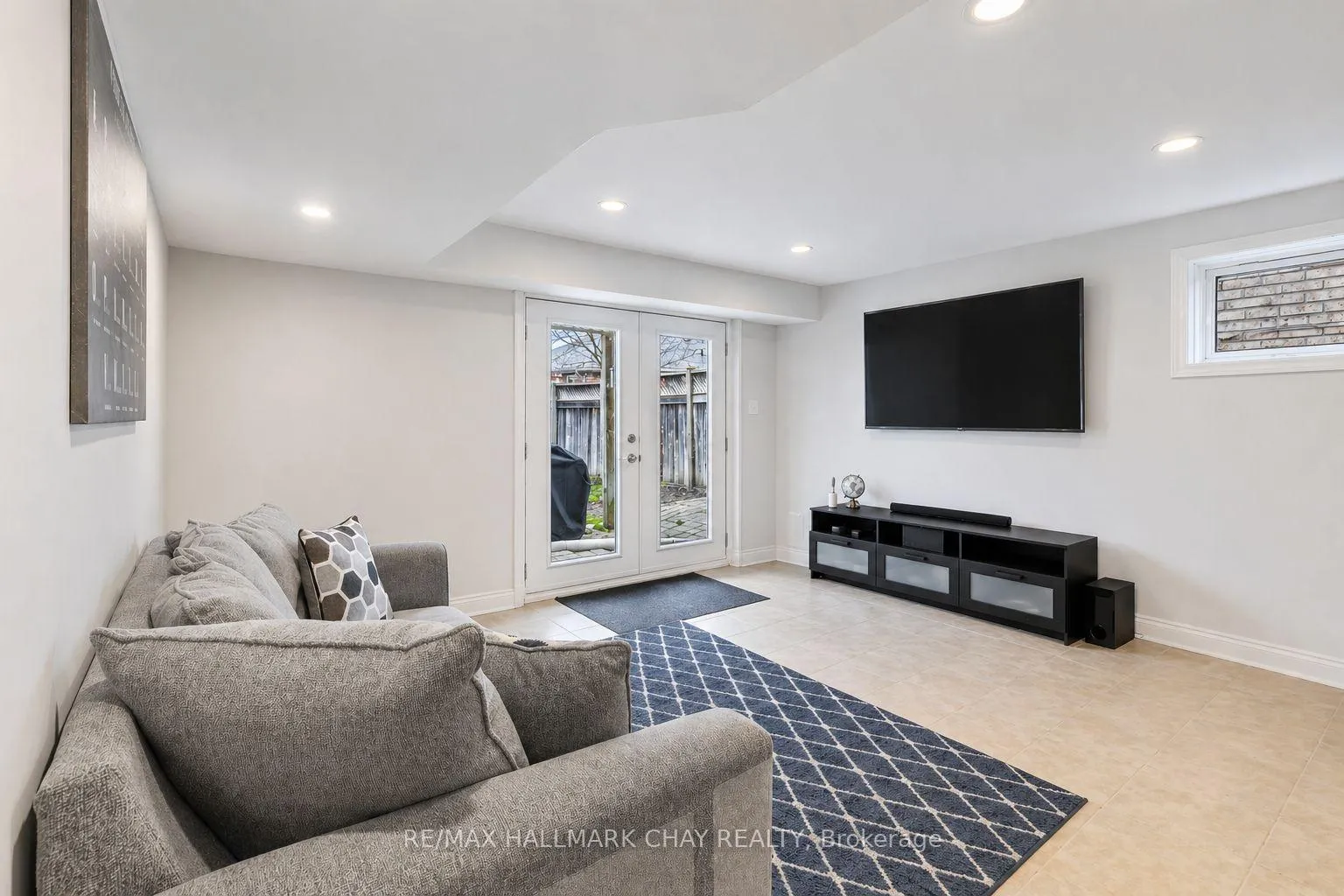 Photo 3 of Unit Lower, 196 Country Lane, Barrie, Painswick South — HOMEH