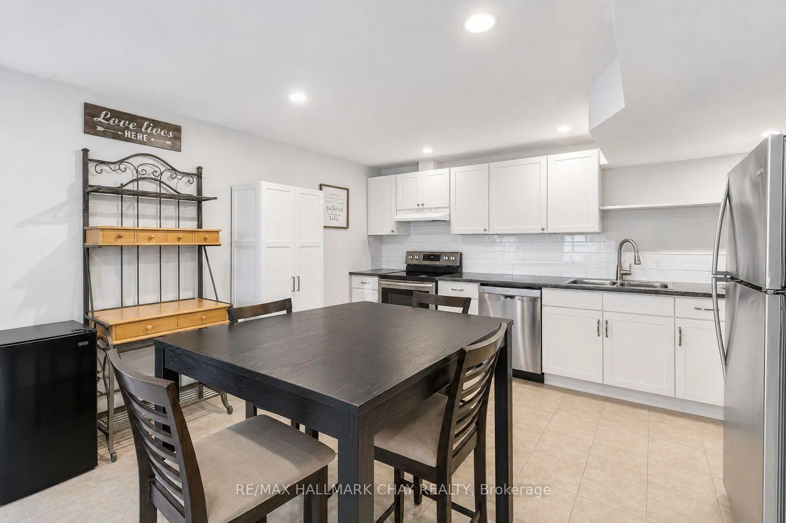 Photo 4 of Unit Lower, 196 Country Lane, Barrie, Painswick South — HOMEH