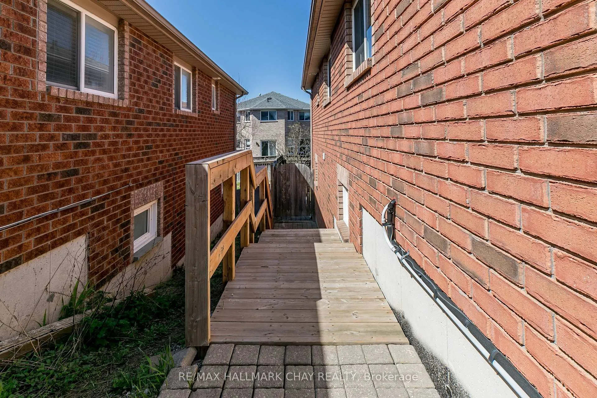 Photo 11 of Unit Lower, 196 Country Lane, Barrie, Painswick South — HOMEH