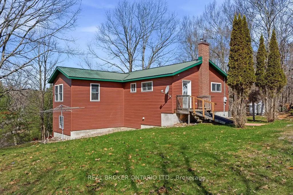Photo 2 of 2225 Green Bay Road, Frontenac, Frontenac South — HOMEH