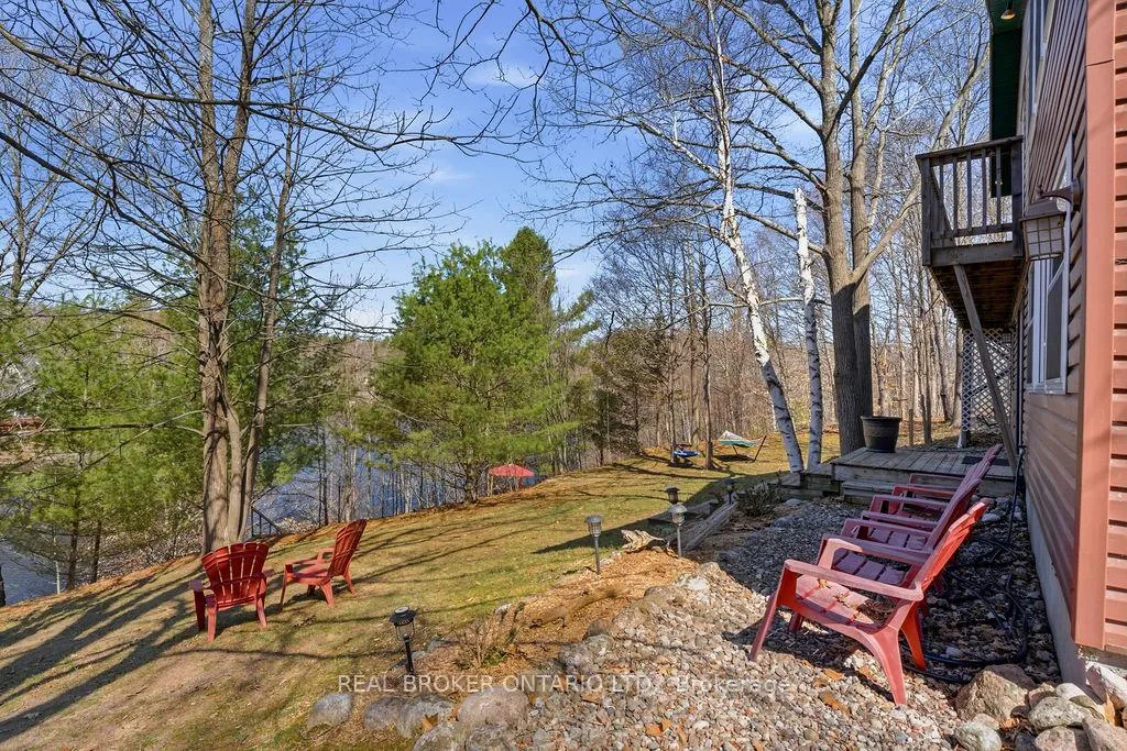 Photo 3 of 2225 Green Bay Road, Frontenac, Frontenac South — HOMEH