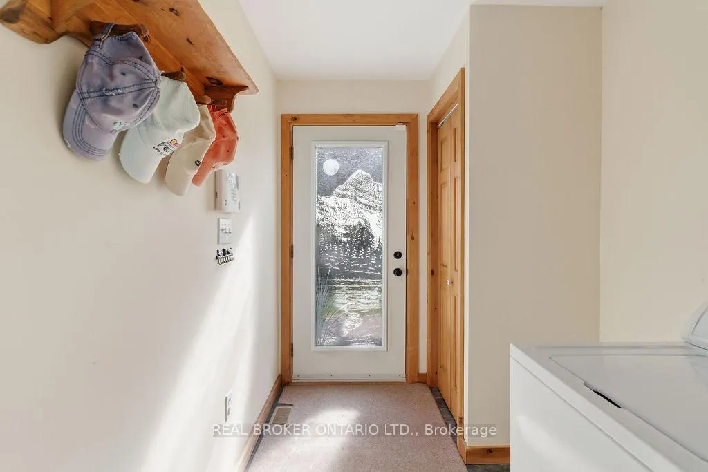 Photo 5 of 2225 Green Bay Road, Frontenac, Frontenac South — HOMEH