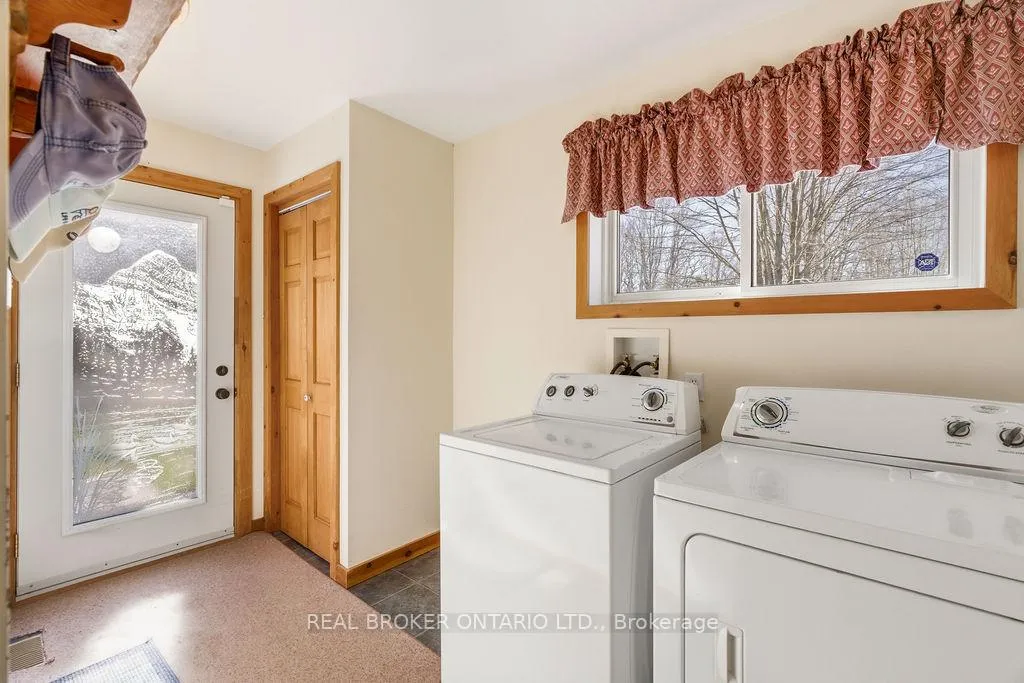 Photo 6 of 2225 Green Bay Road, Frontenac, Frontenac South — HOMEH