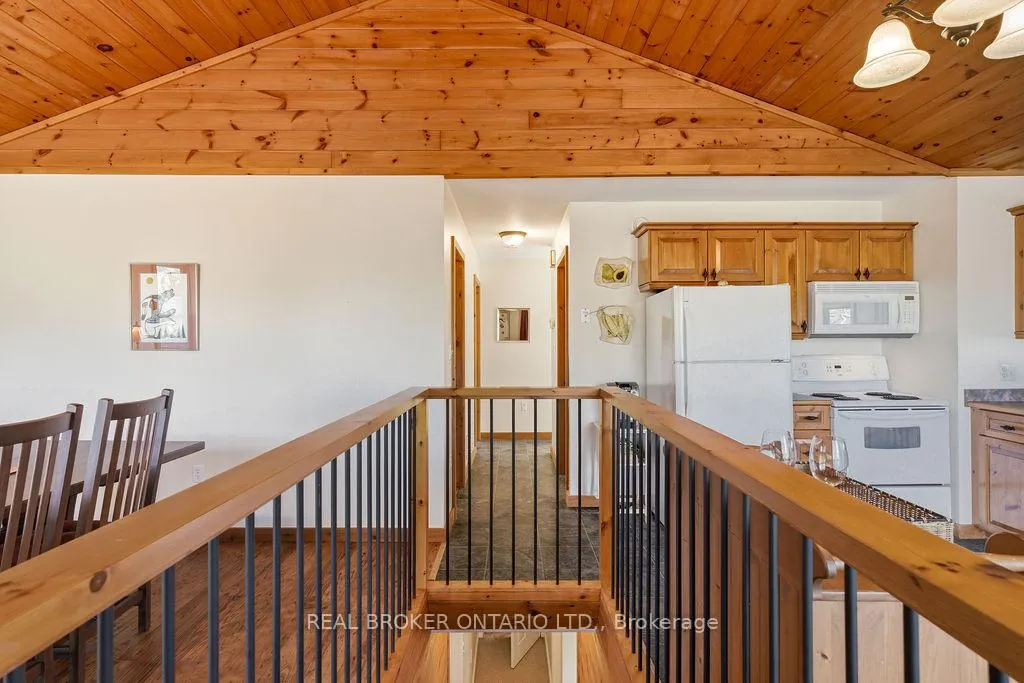 Photo 7 of 2225 Green Bay Road, Frontenac, Frontenac South — HOMEH