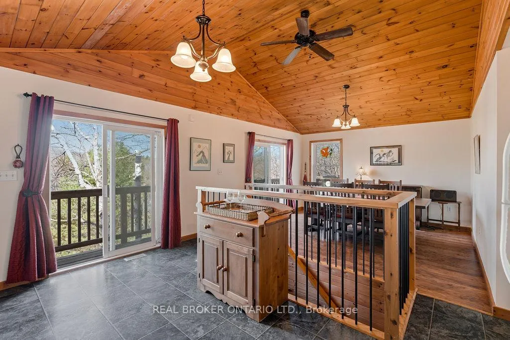 Photo 11 of 2225 Green Bay Road, Frontenac, Frontenac South — HOMEH