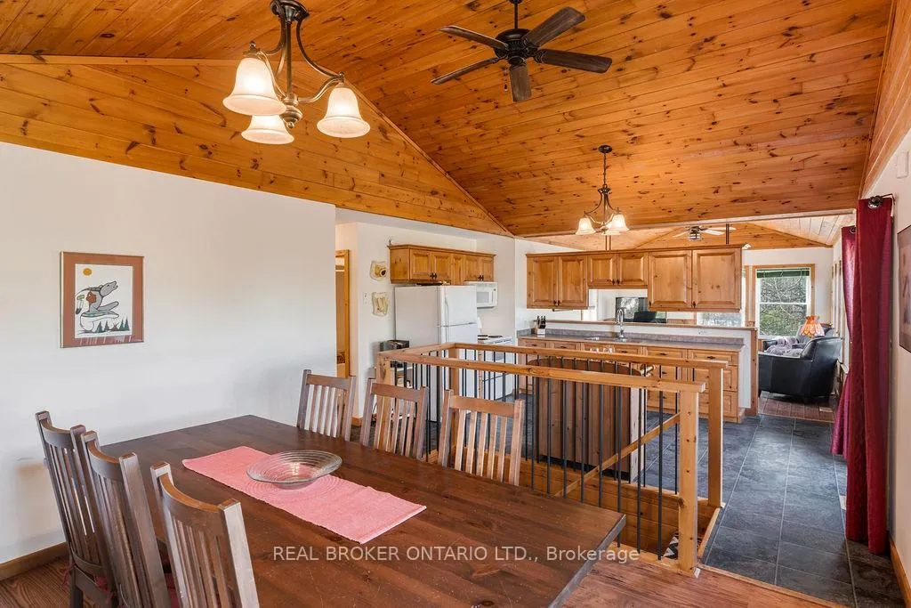 Photo 13 of 2225 Green Bay Road, Frontenac, Frontenac South — HOMEH