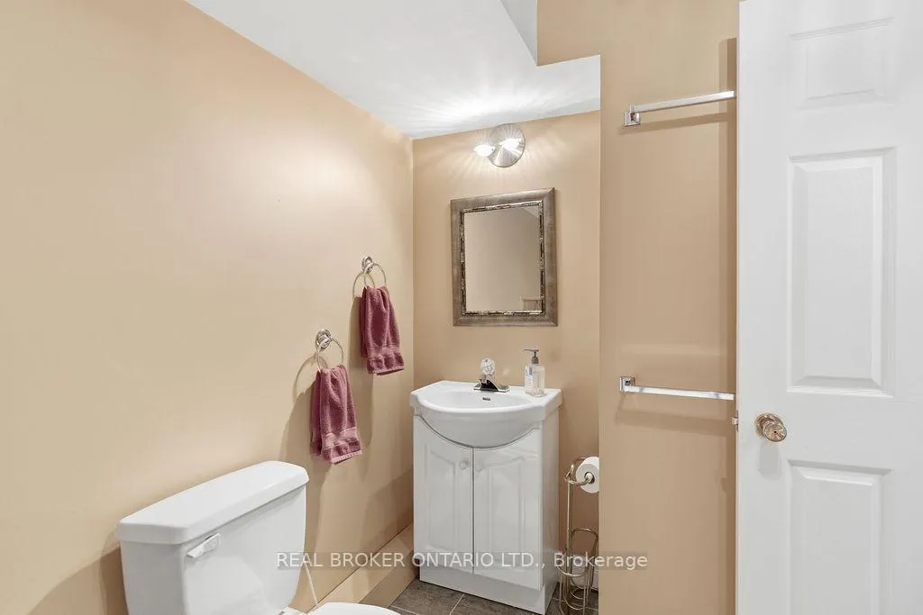 Photo 25 of 2225 Green Bay Road, Frontenac, Frontenac South — HOMEH