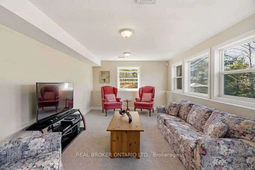 Photo 28 of 2225 Green Bay Road, Frontenac, Frontenac South — HOMEH