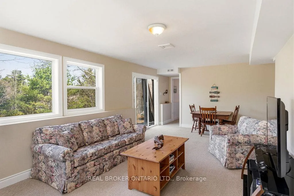 Photo 29 of 2225 Green Bay Road, Frontenac, Frontenac South — HOMEH