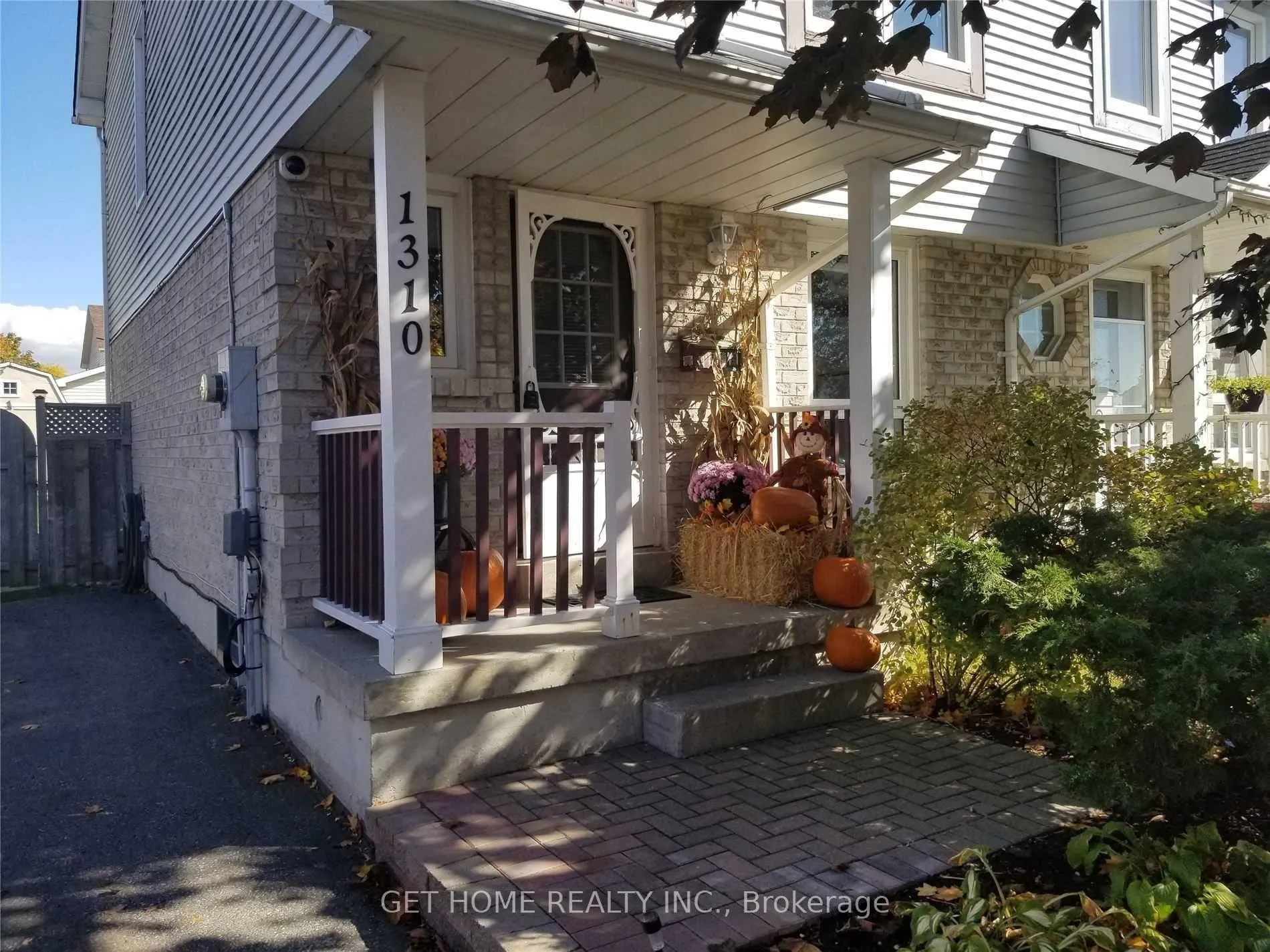 Photo 2 of 1310 Charter Crescent, Oshawa, Lakeview — HOMEH