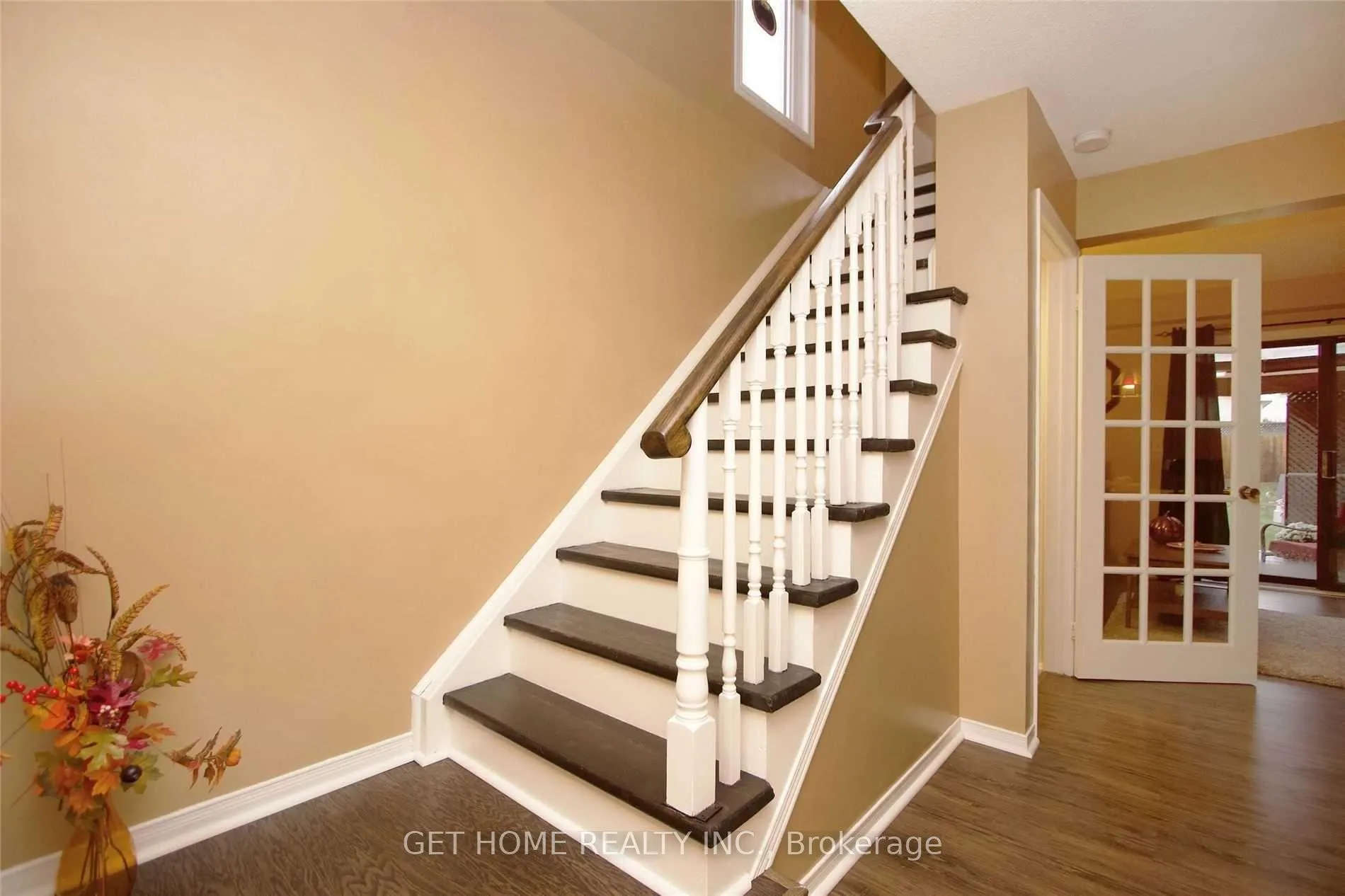 Photo 8 of 1310 Charter Crescent, Oshawa, Lakeview — HOMEH