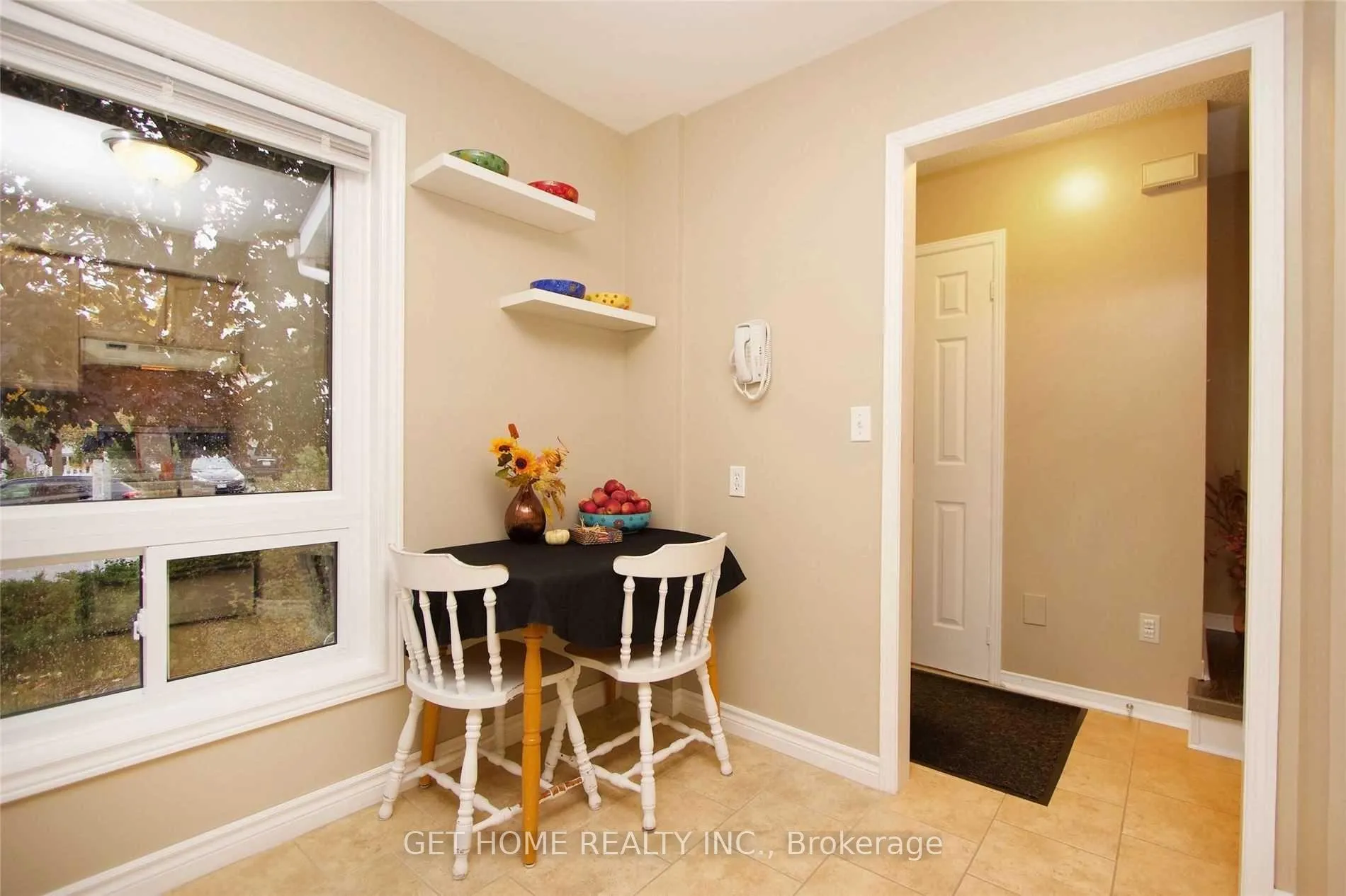 Photo 11 of 1310 Charter Crescent, Oshawa, Lakeview — HOMEH