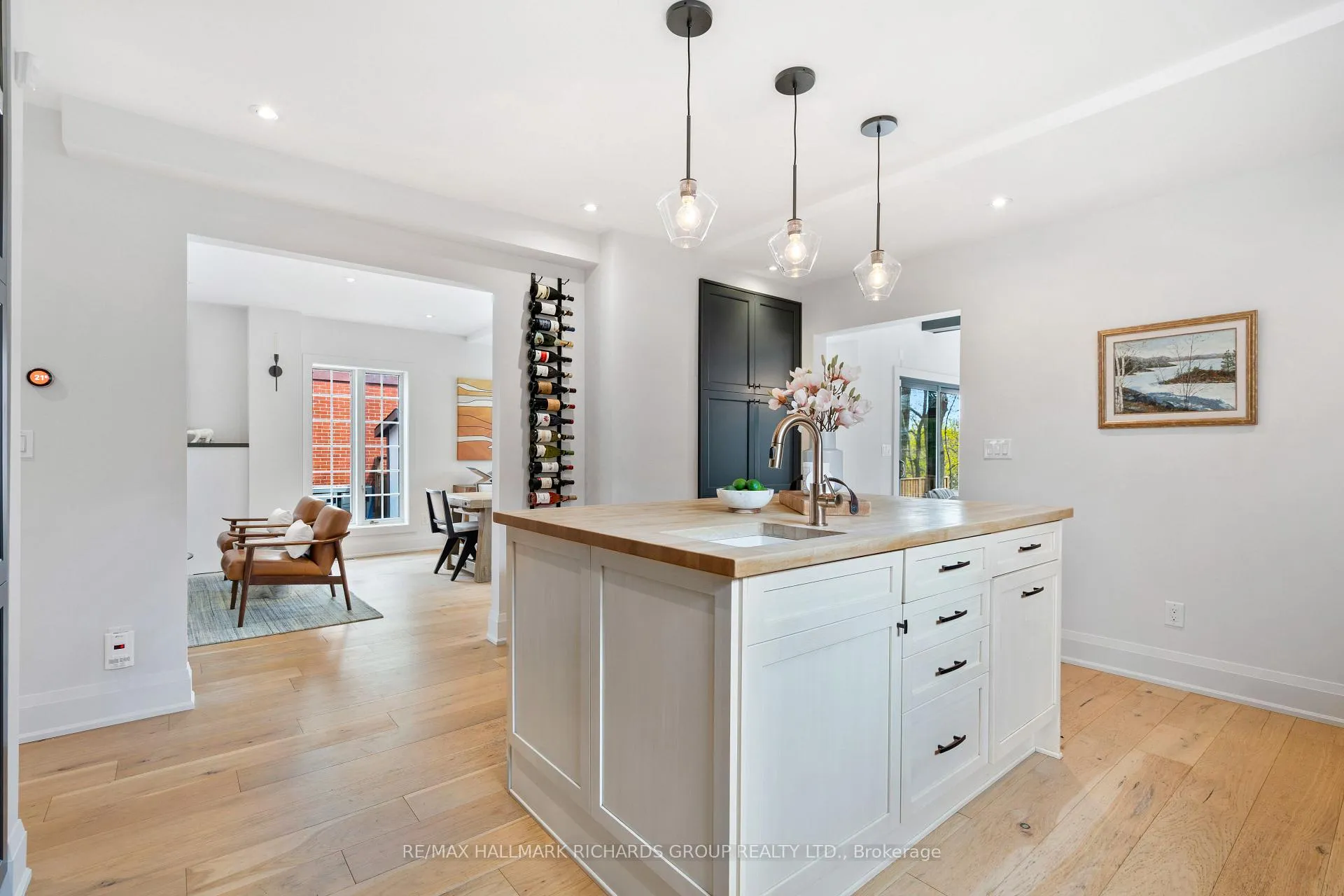 Photo 10 of 27 Bracken Avenue, Toronto, The Beaches — HOMEH