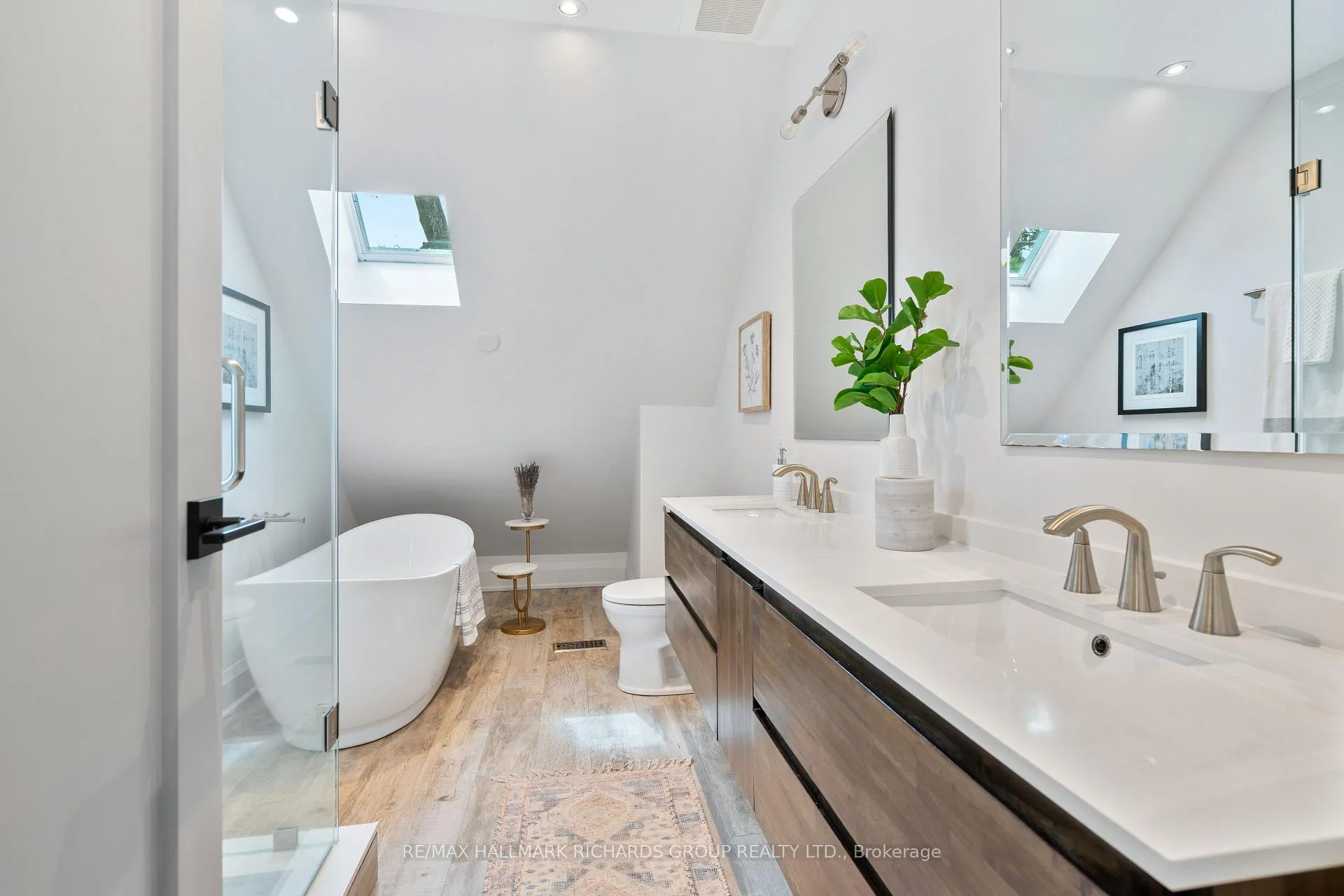 Photo 13 of 27 Bracken Avenue, Toronto, The Beaches — HOMEH