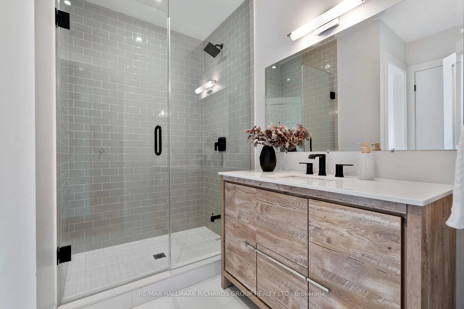 Photo 14 of 27 Bracken Avenue, Toronto, The Beaches — HOMEH