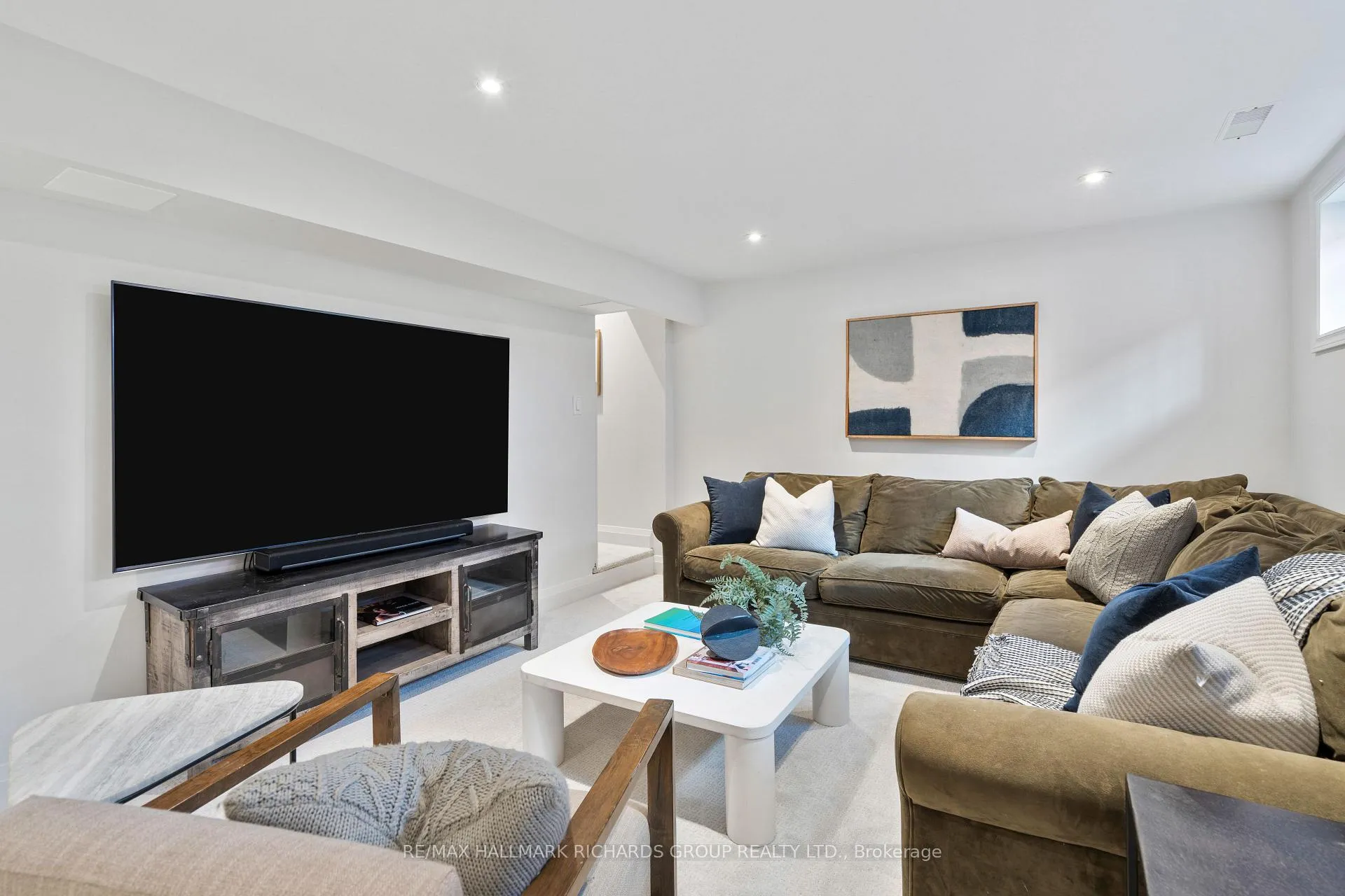 Photo 20 of 27 Bracken Avenue, Toronto, The Beaches — HOMEH