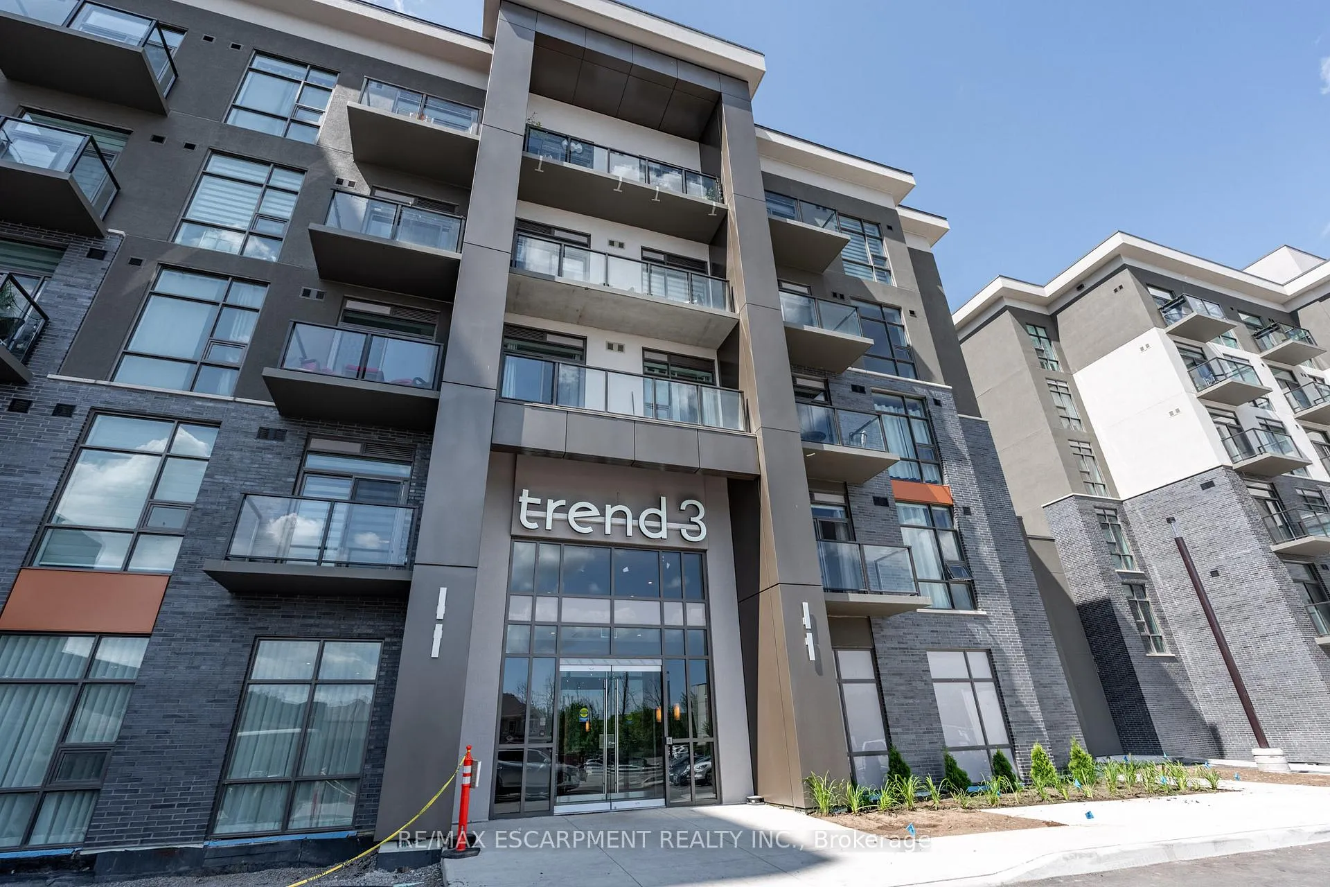 Photo 3 of Unit 225, 470 Dundas Street E, Hamilton, Waterdown — HOMEH
