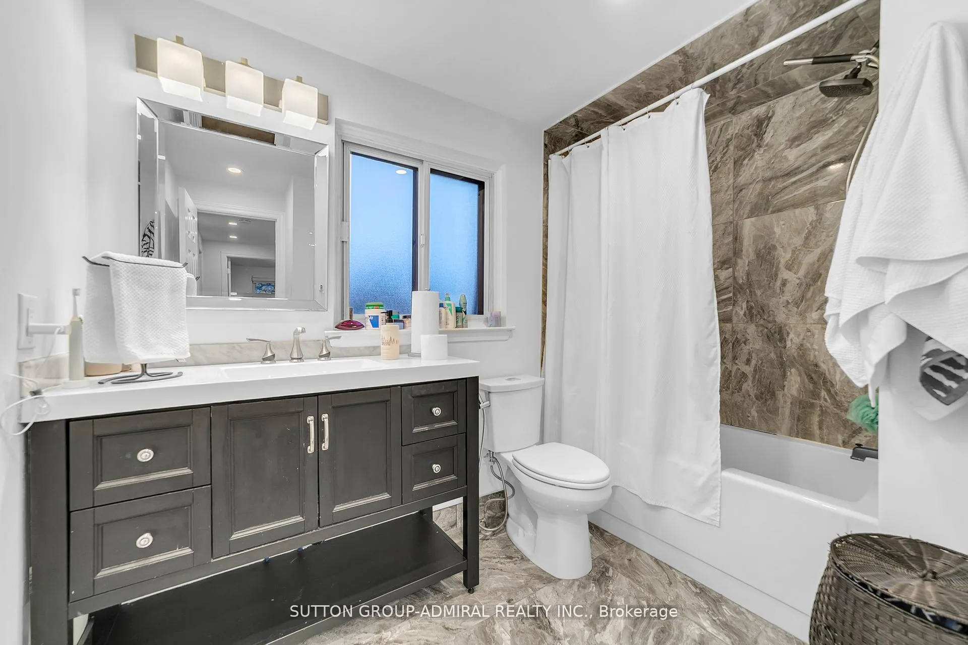 Photo 18 of 40 Stately Way, Markham, Royal Orchard — HOMEH