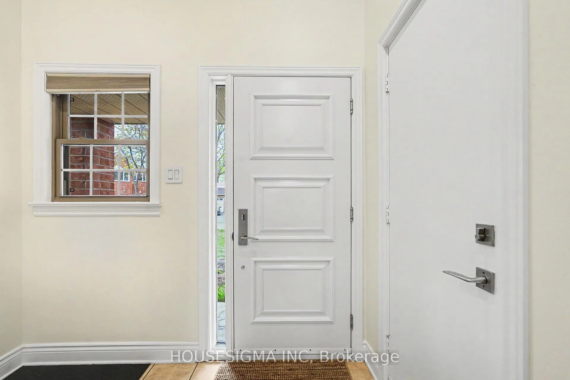 Photo 3 of 100 Flowertree Crescent, Ottawa, Kanata - Emerald Meadows/Trailwest — HOMEH