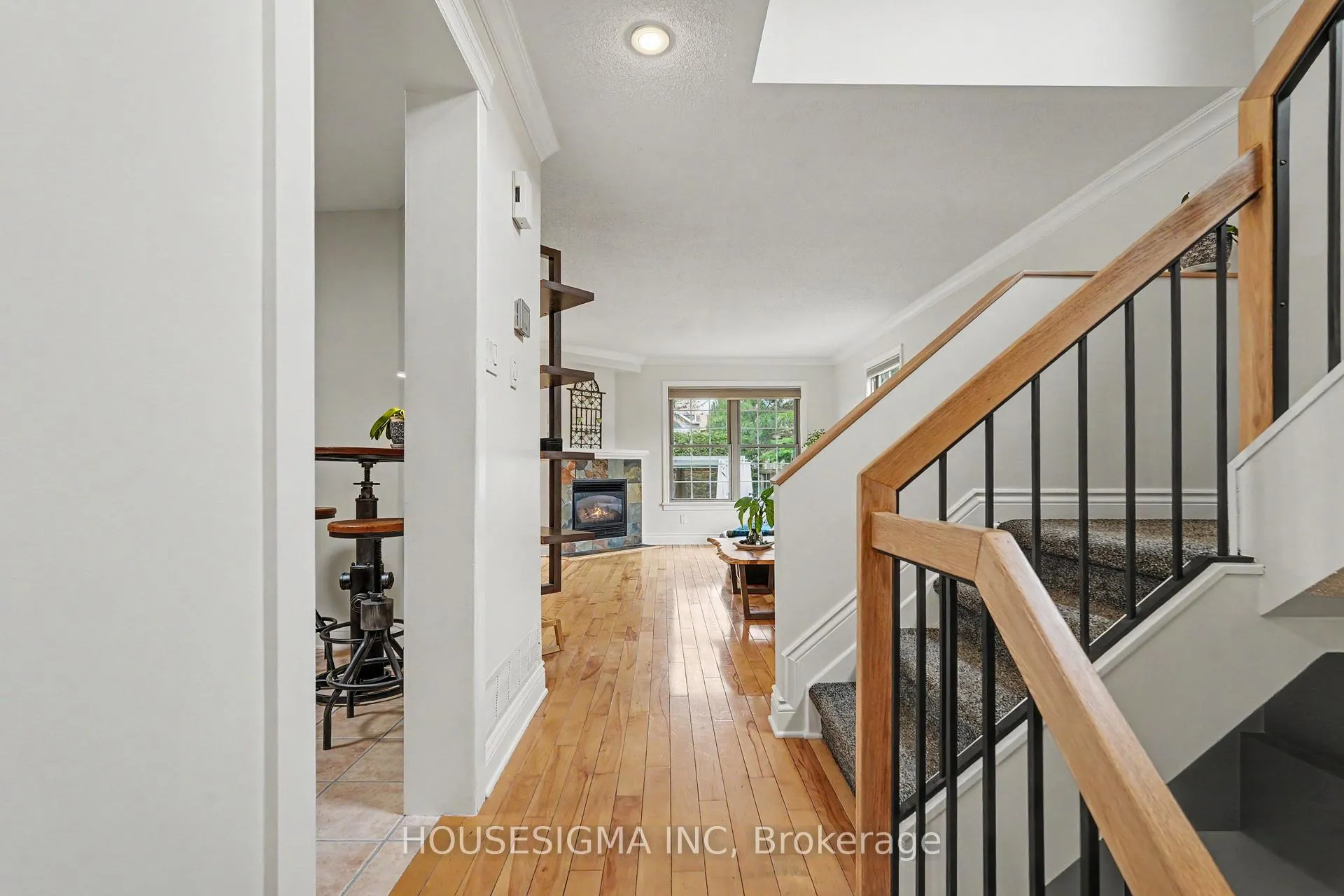 Photo 5 of 100 Flowertree Crescent, Ottawa, Kanata - Emerald Meadows/Trailwest — HOMEH