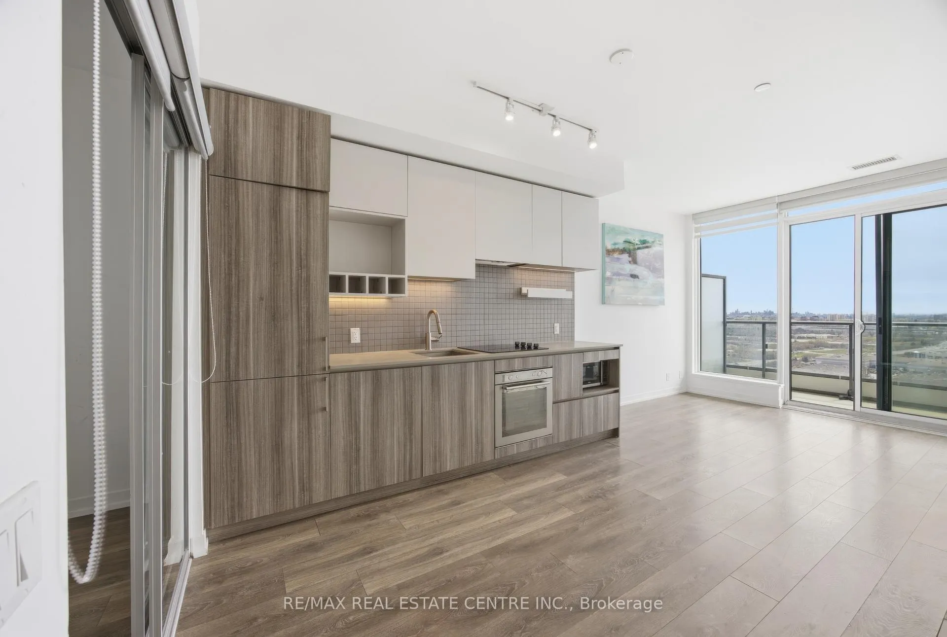 Photo 4 of Unit 2807, 5 Buttermill Avenue, Vaughan, Concord — HOMEH