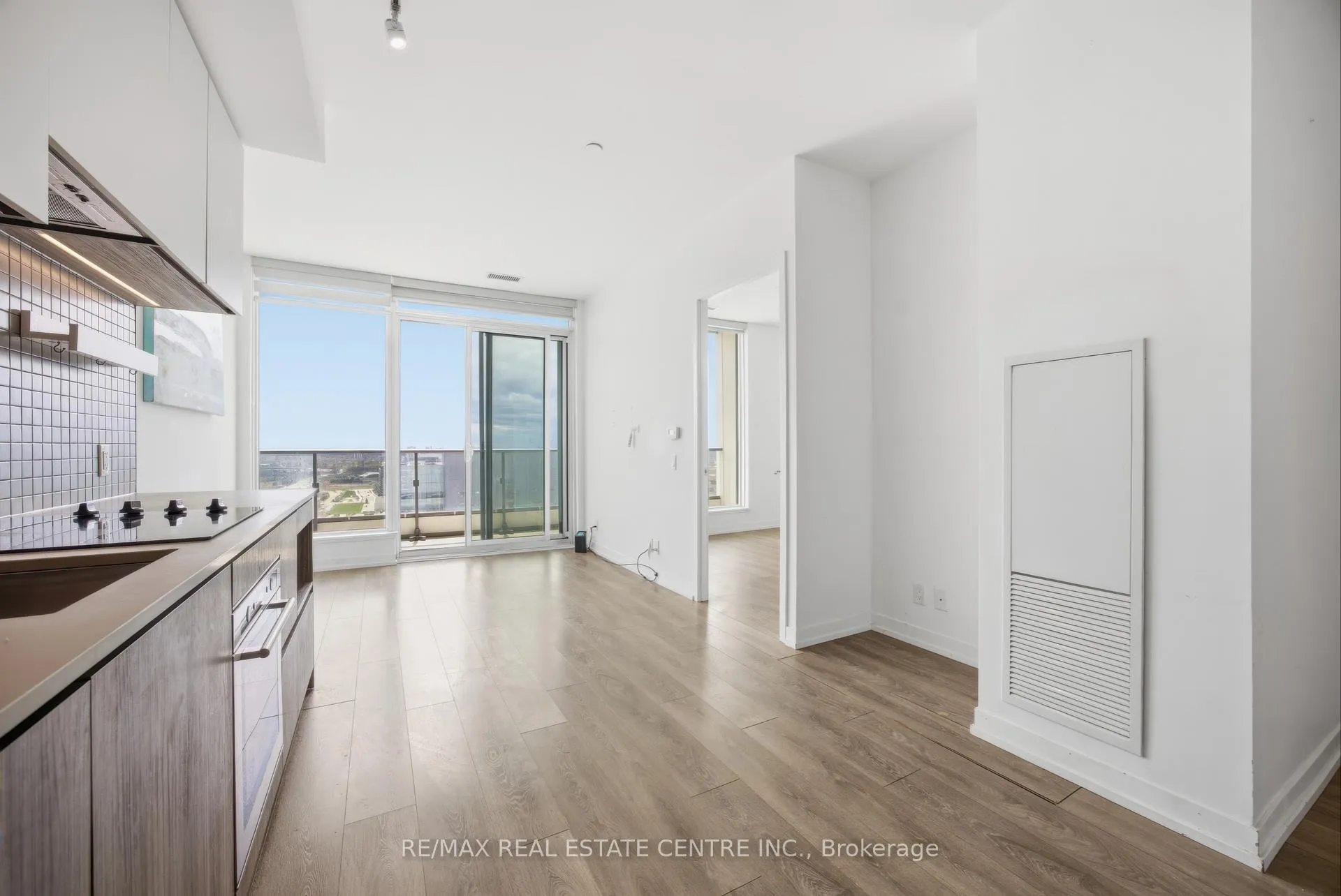 Photo 9 of Unit 2807, 5 Buttermill Avenue, Vaughan, Concord — HOMEH