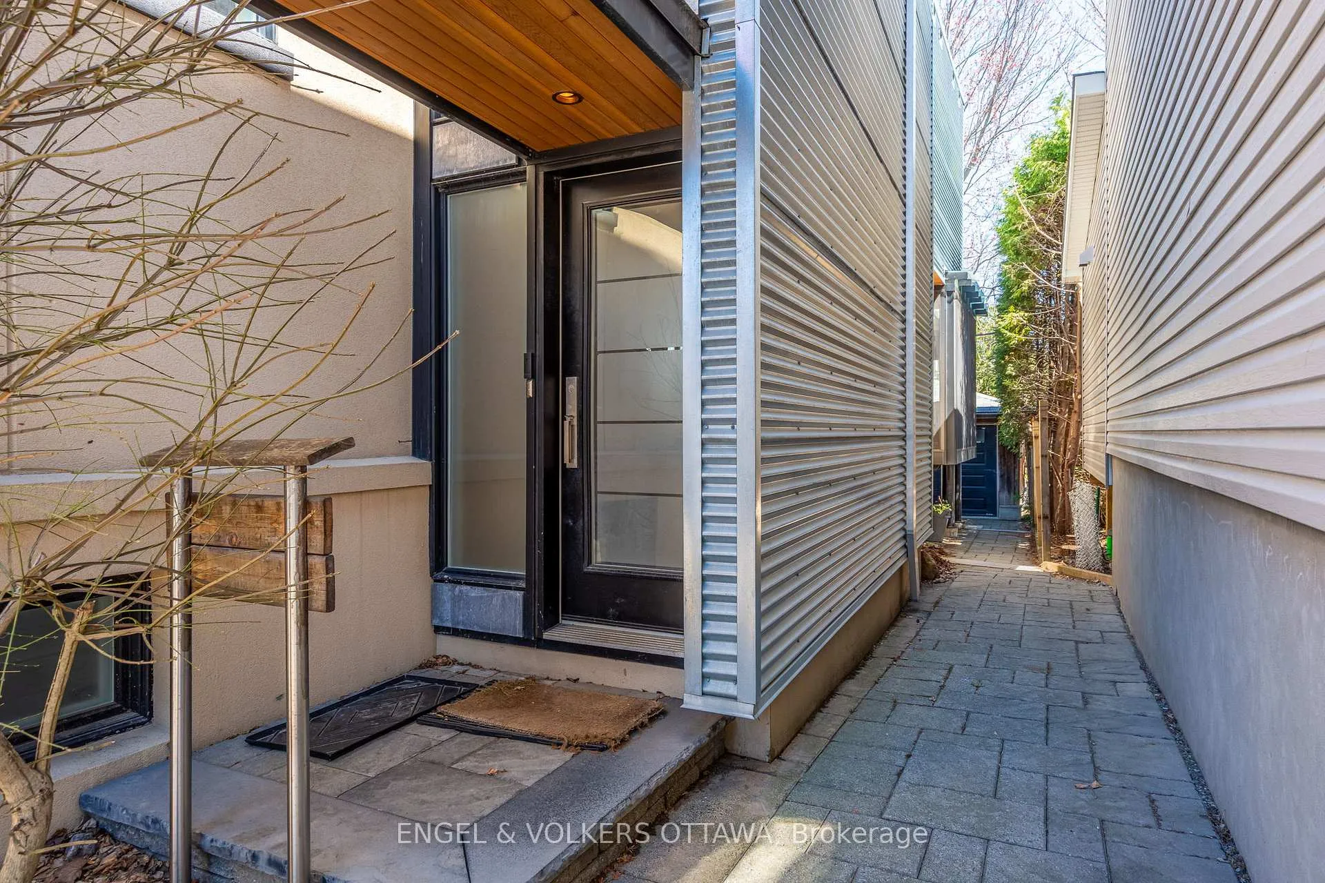 Photo 3 of 93 Gilchrist Avenue, Ottawa, Ottawa West — HOMEH