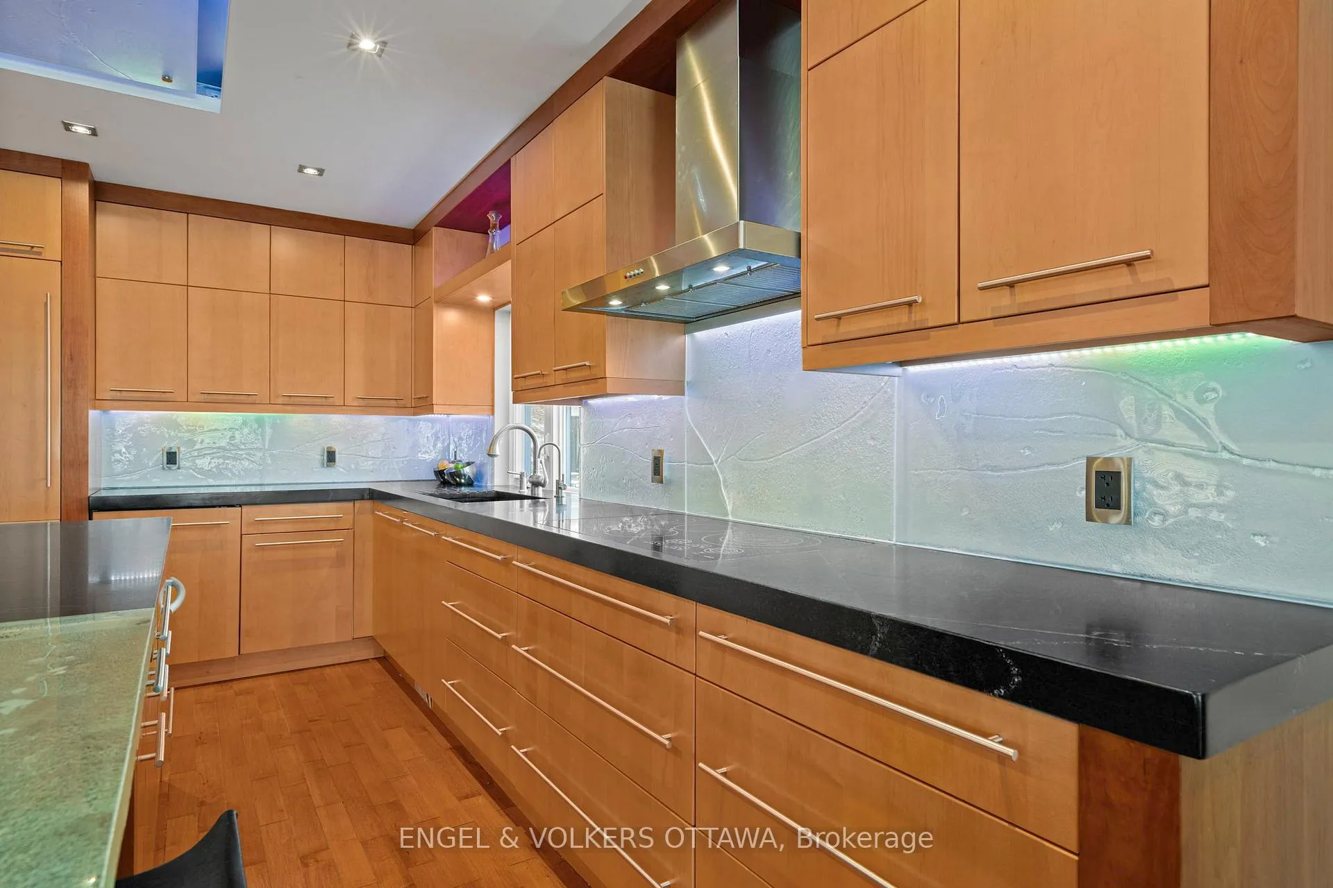Photo 13 of 93 Gilchrist Avenue, Ottawa, Ottawa West — HOMEH