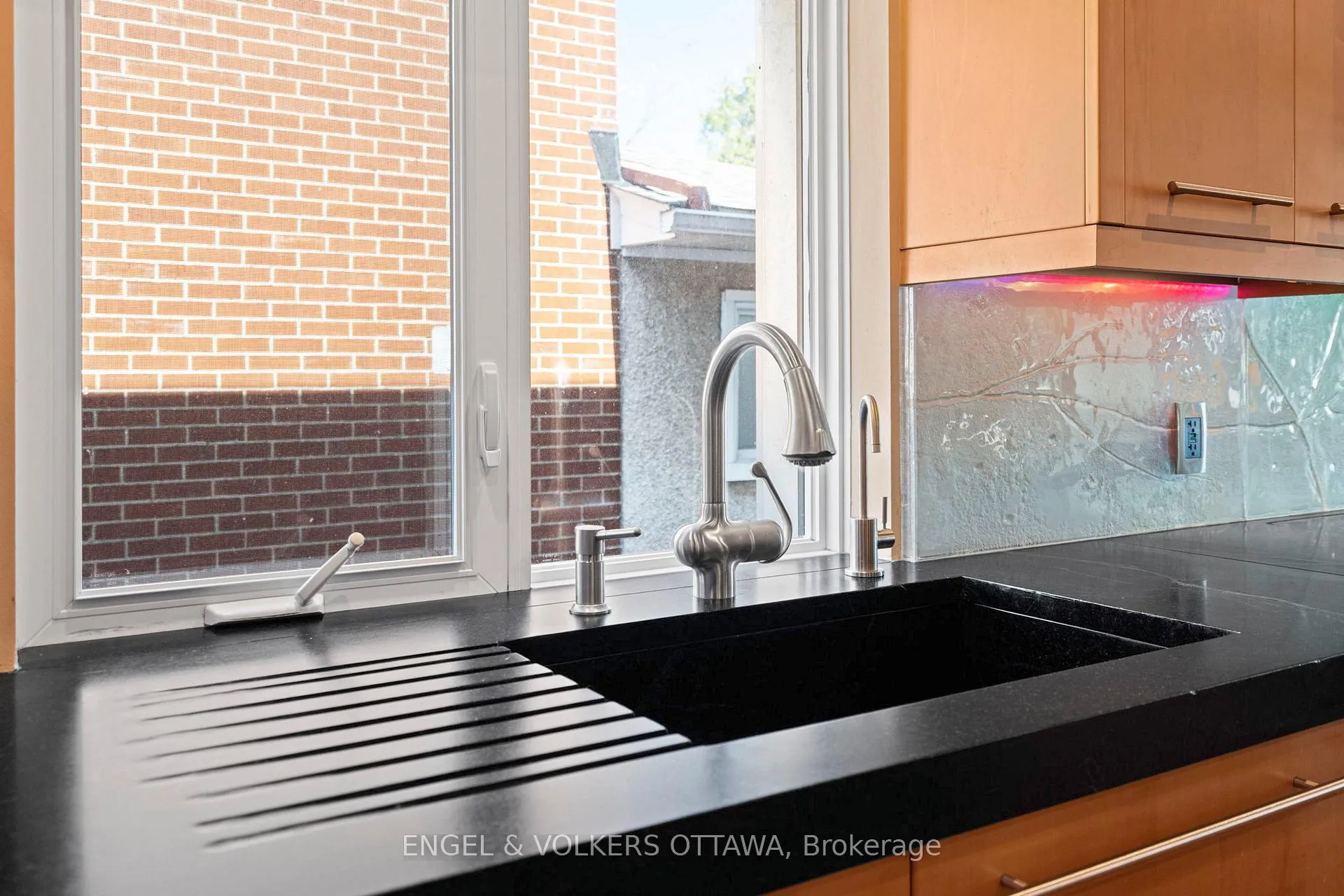 Photo 16 of 93 Gilchrist Avenue, Ottawa, Ottawa West — HOMEH