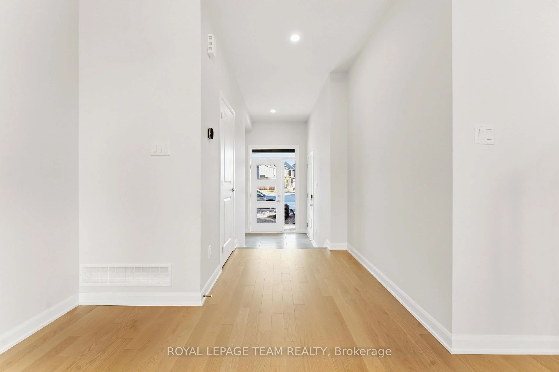 Photo 3 of 955 Locomotion Lane, Ottawa, Kanata - Emerald Meadows/Trailwest — HOMEH